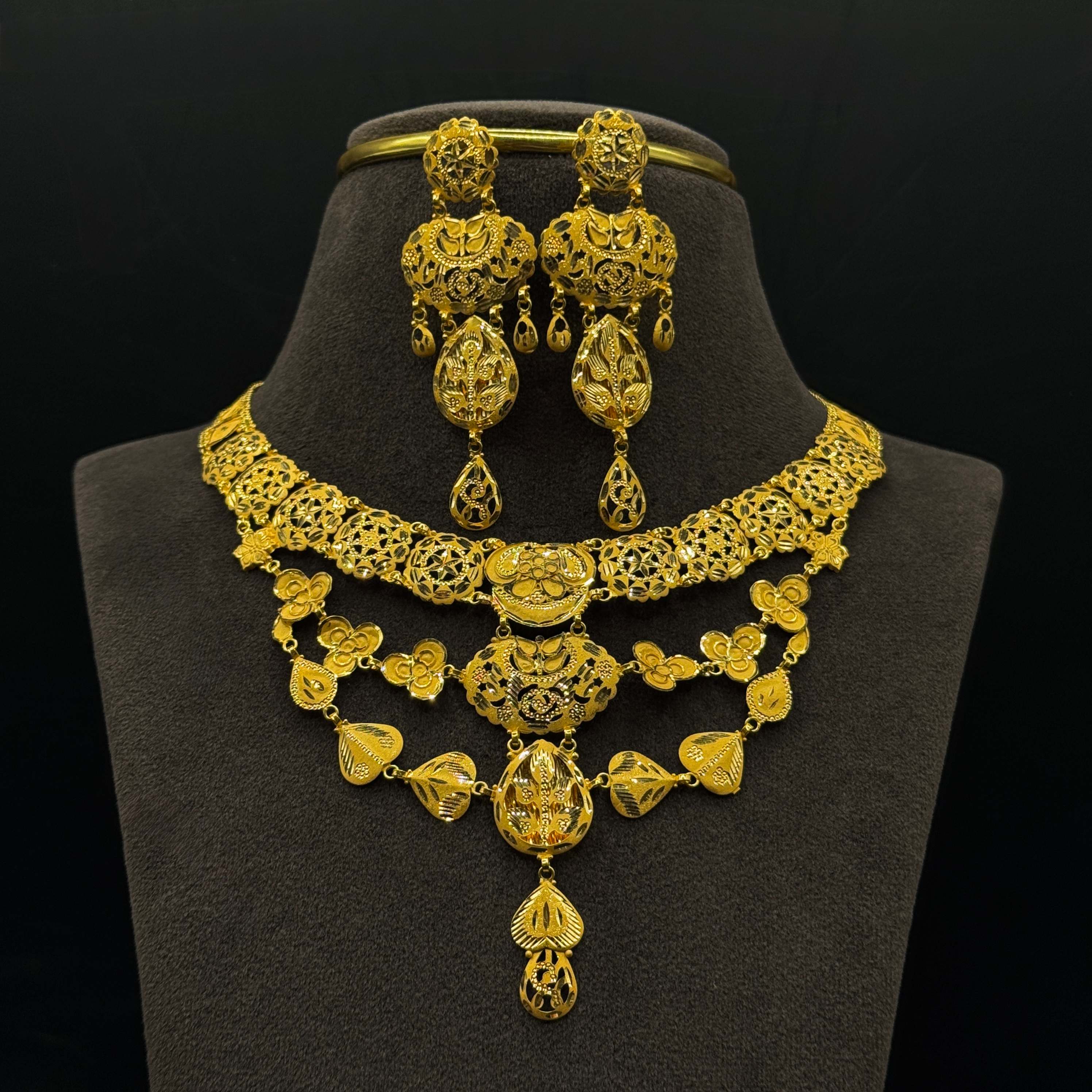 Kimtee Jewellers - Big Traditional Plain 916 Gold Necklace Set