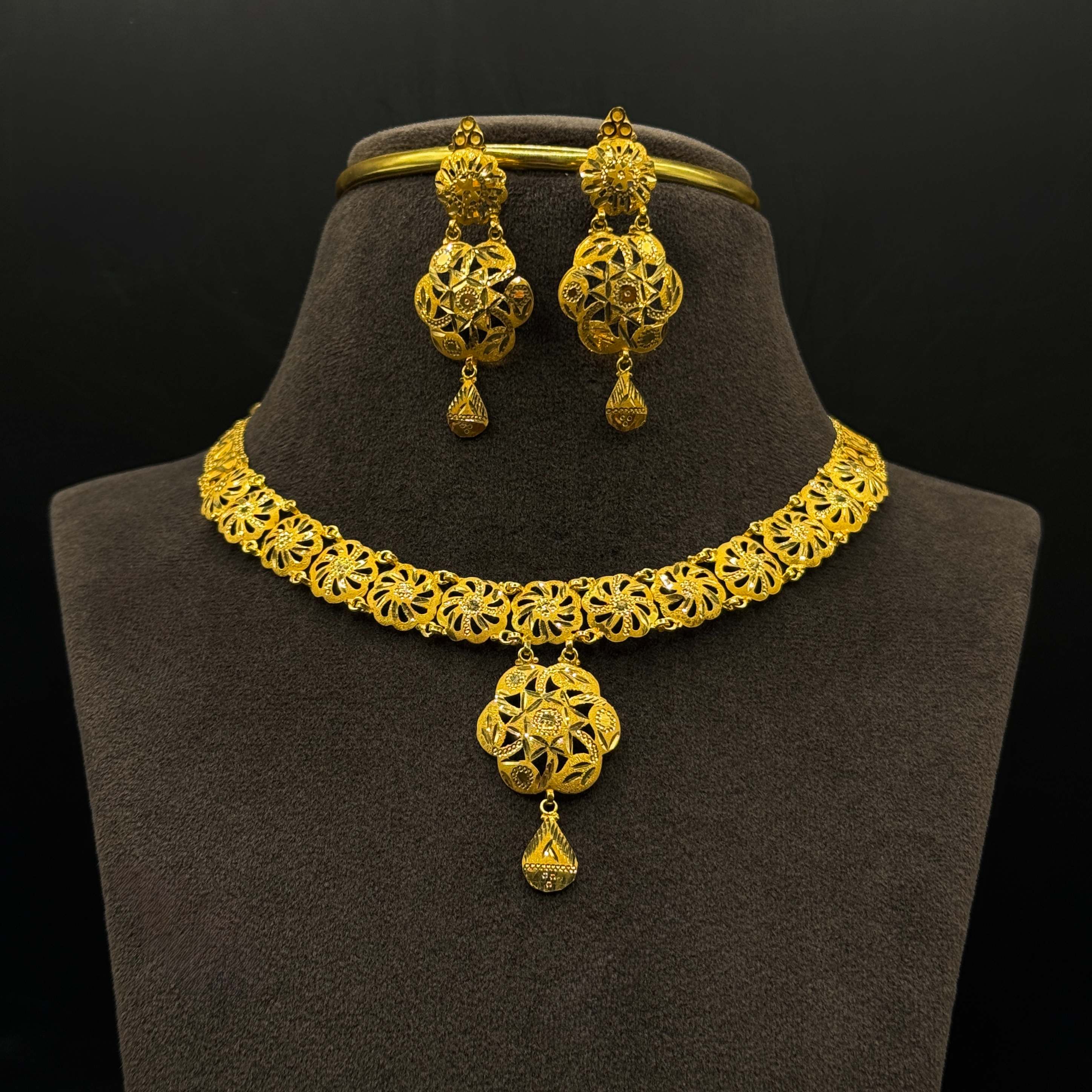Kimtee Jewellers - Flower Design Plain Gold Necklace Set