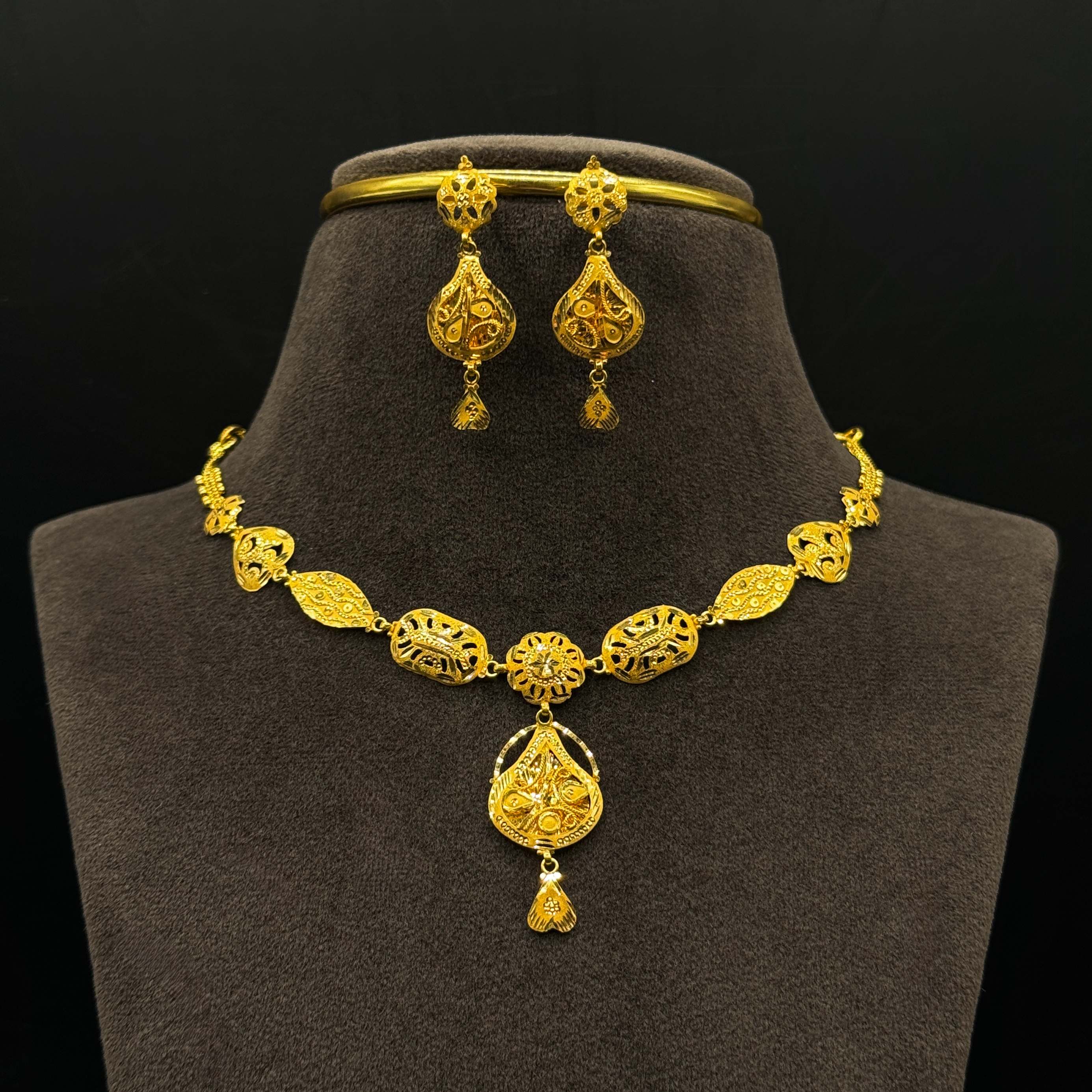 Kimtee Jewellers - Lightweight Gold Necklace Set
