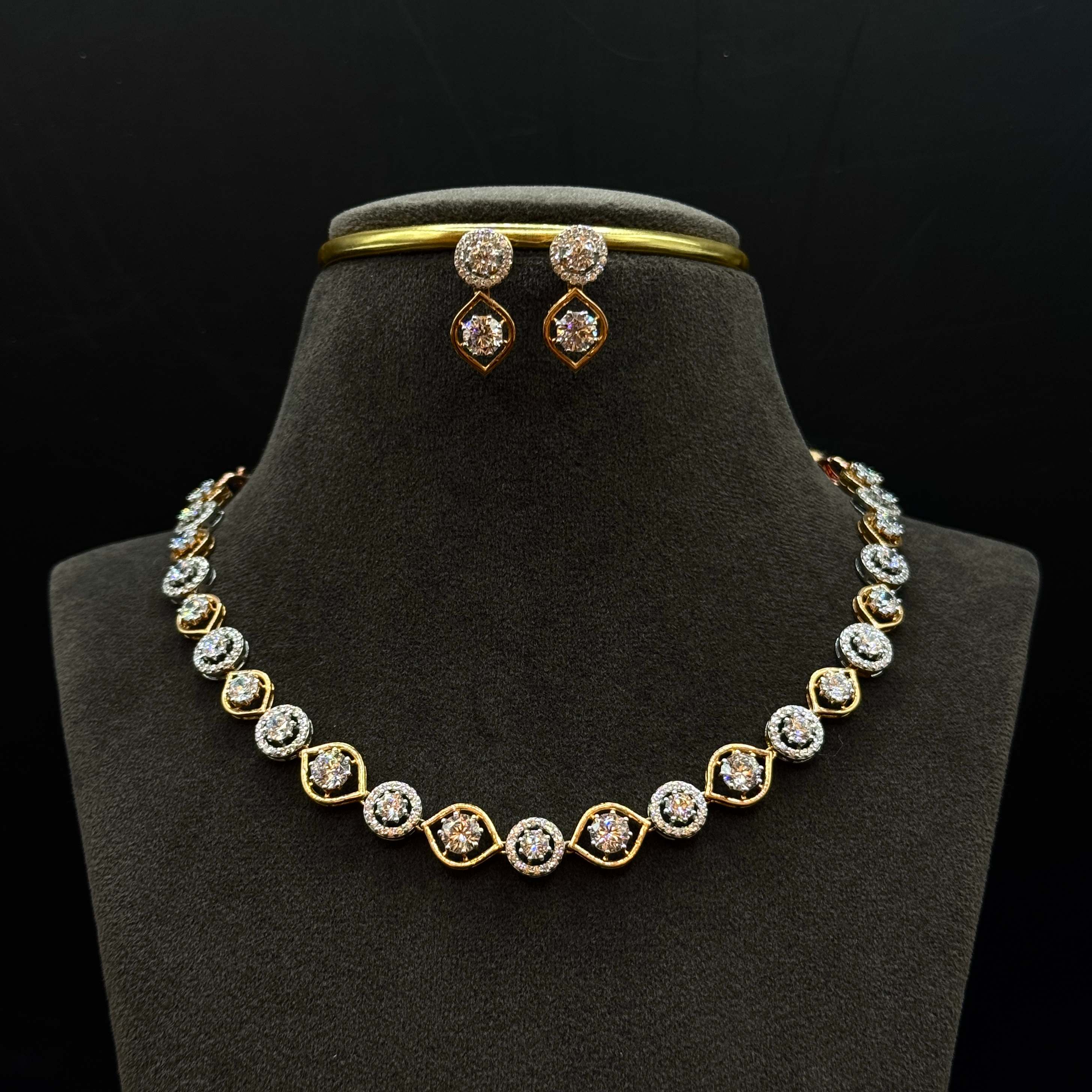 Kimtee Jewellers - Solitaire Rose/White Necklace Set