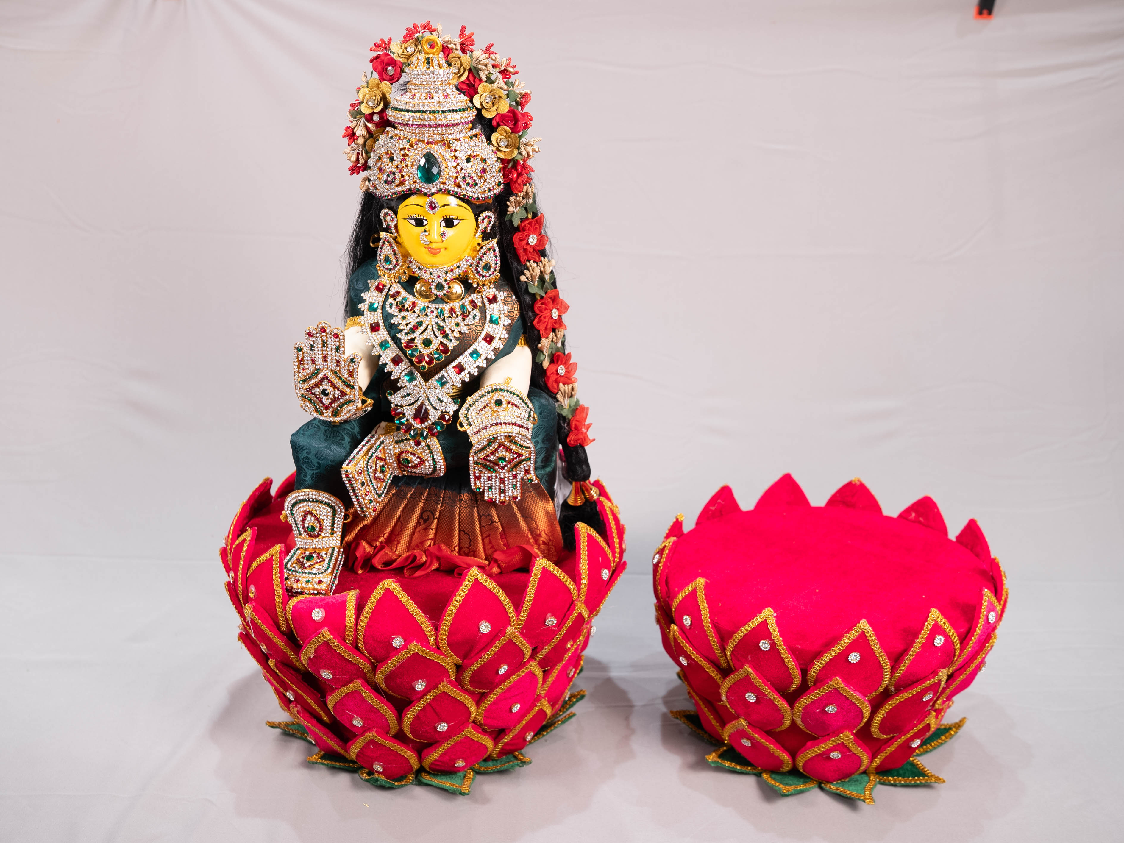Maheshwari Fancy Store - Velvet Lotus Stand