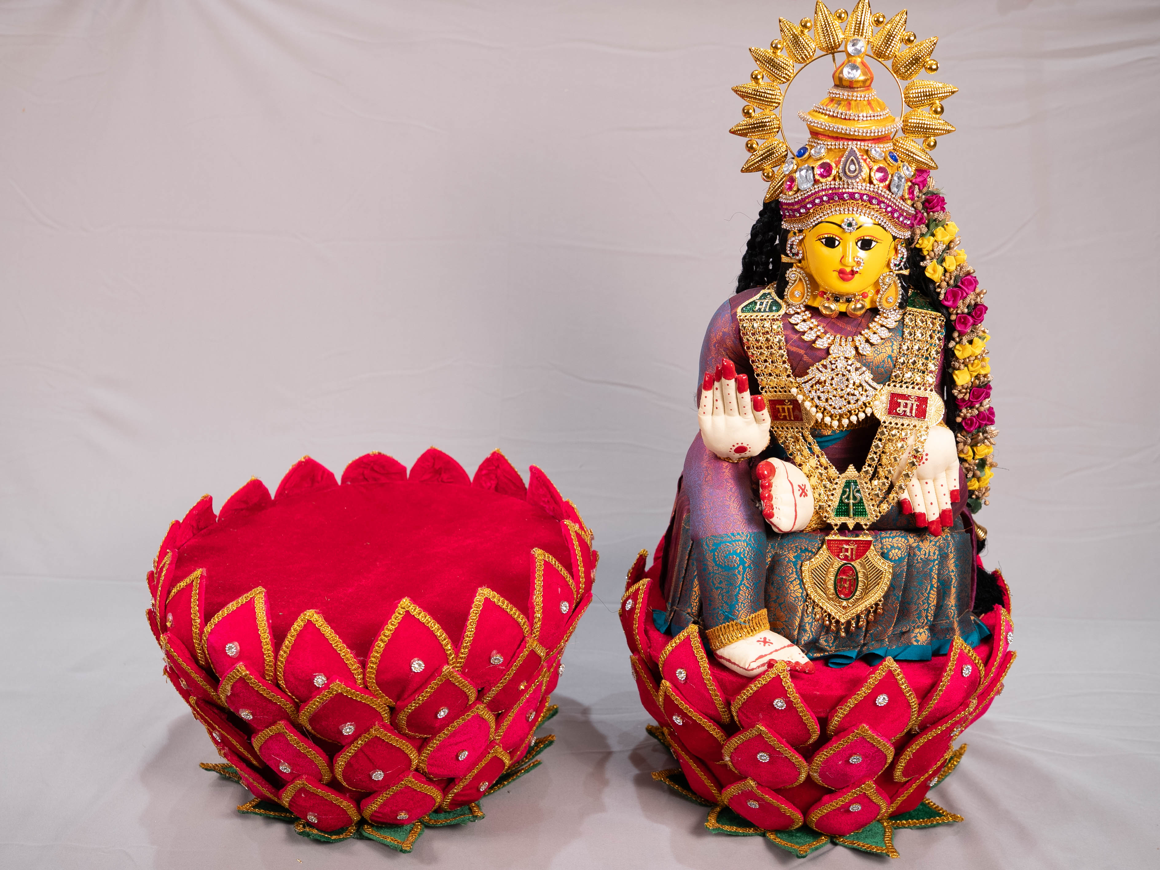 Maheshwari Fancy Store - Velvet Lotus Stand