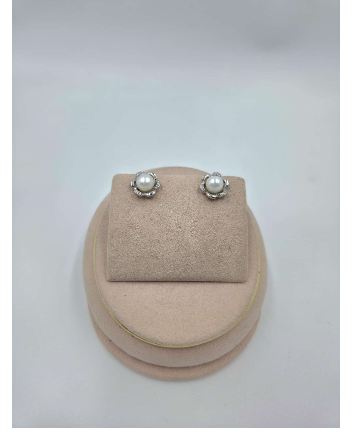 Classic Floral Pearl Stud Earring