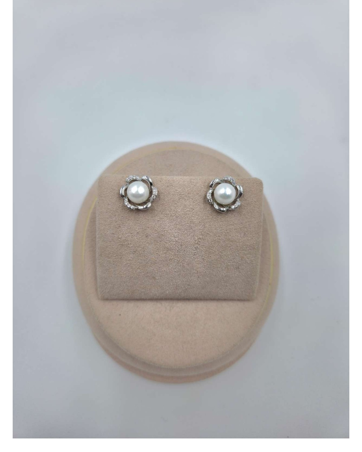 Classic Floral Pearl Stud Earring