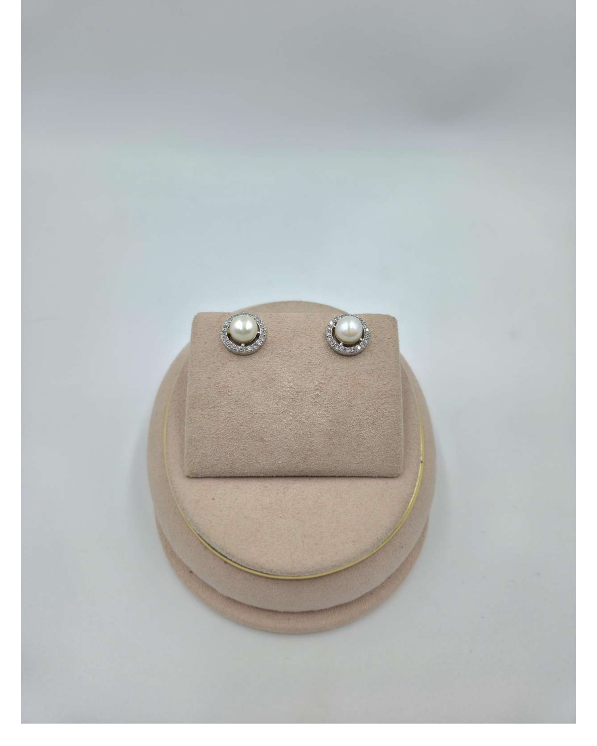 Timeless Round Pearl Stud Earring