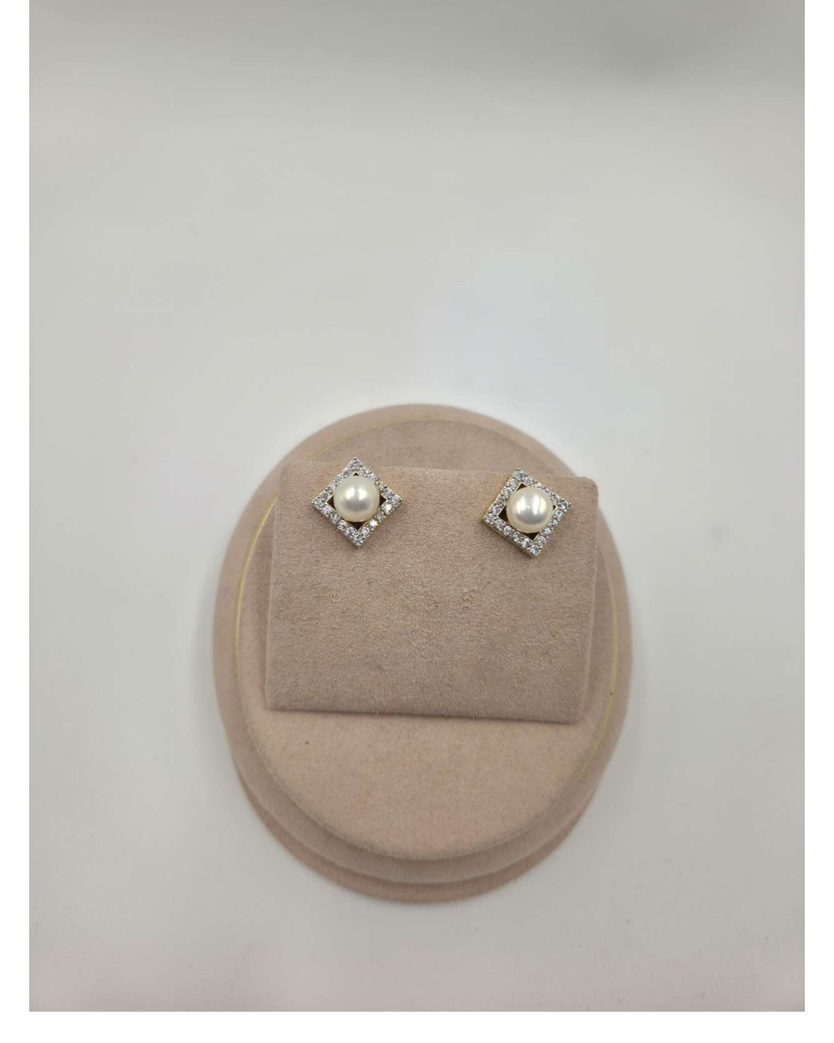 Chic Heart Pearl Stud Earring