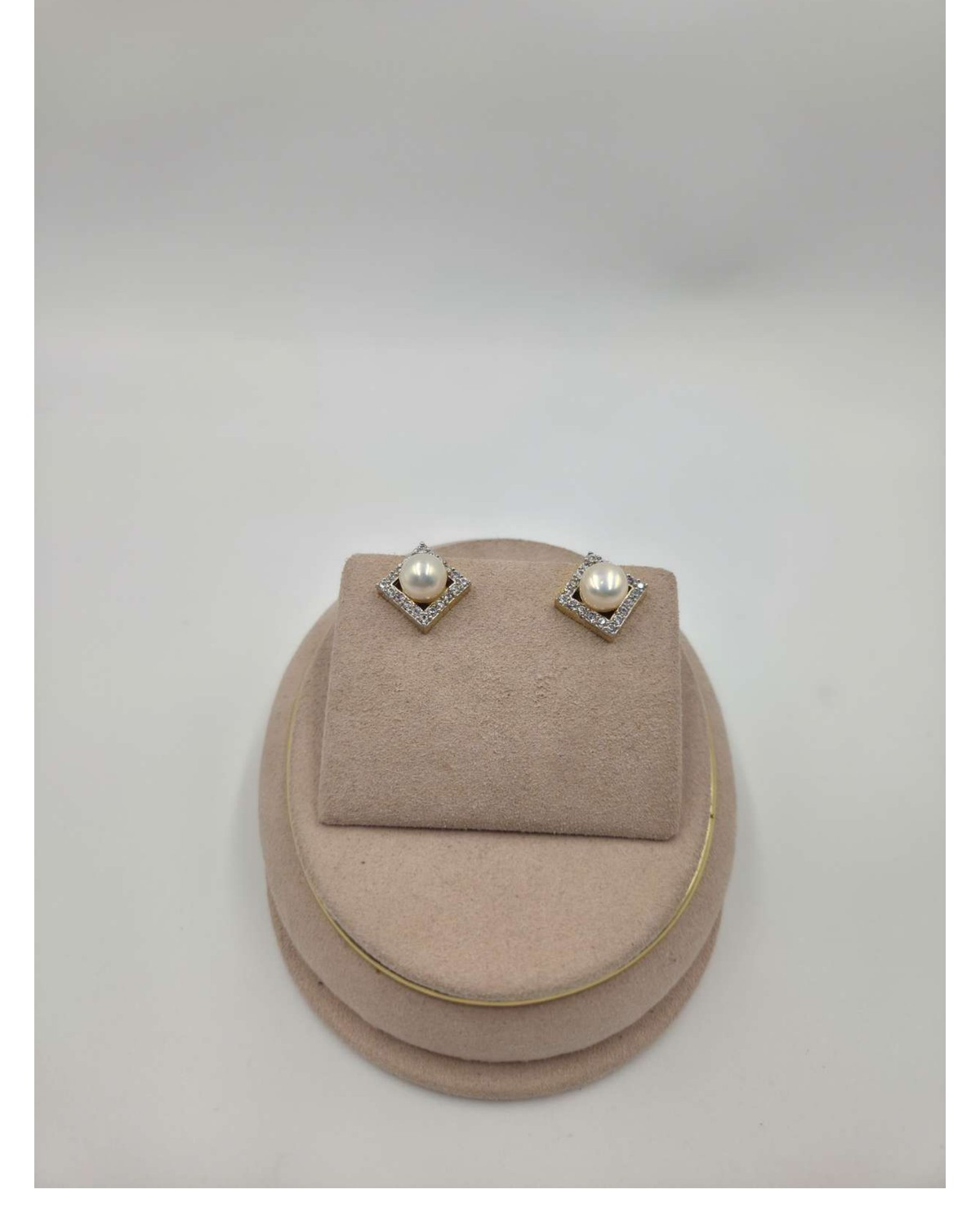 Chic Heart Pearl Stud Earring