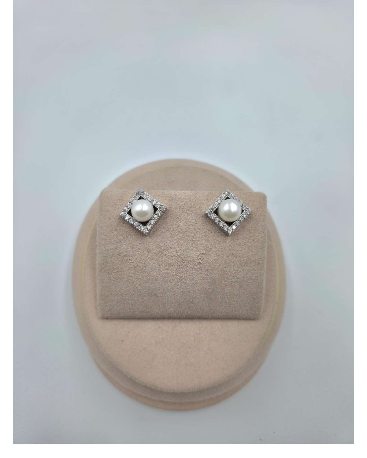 Sparkling Diamond Shape Pearl Stud Earring