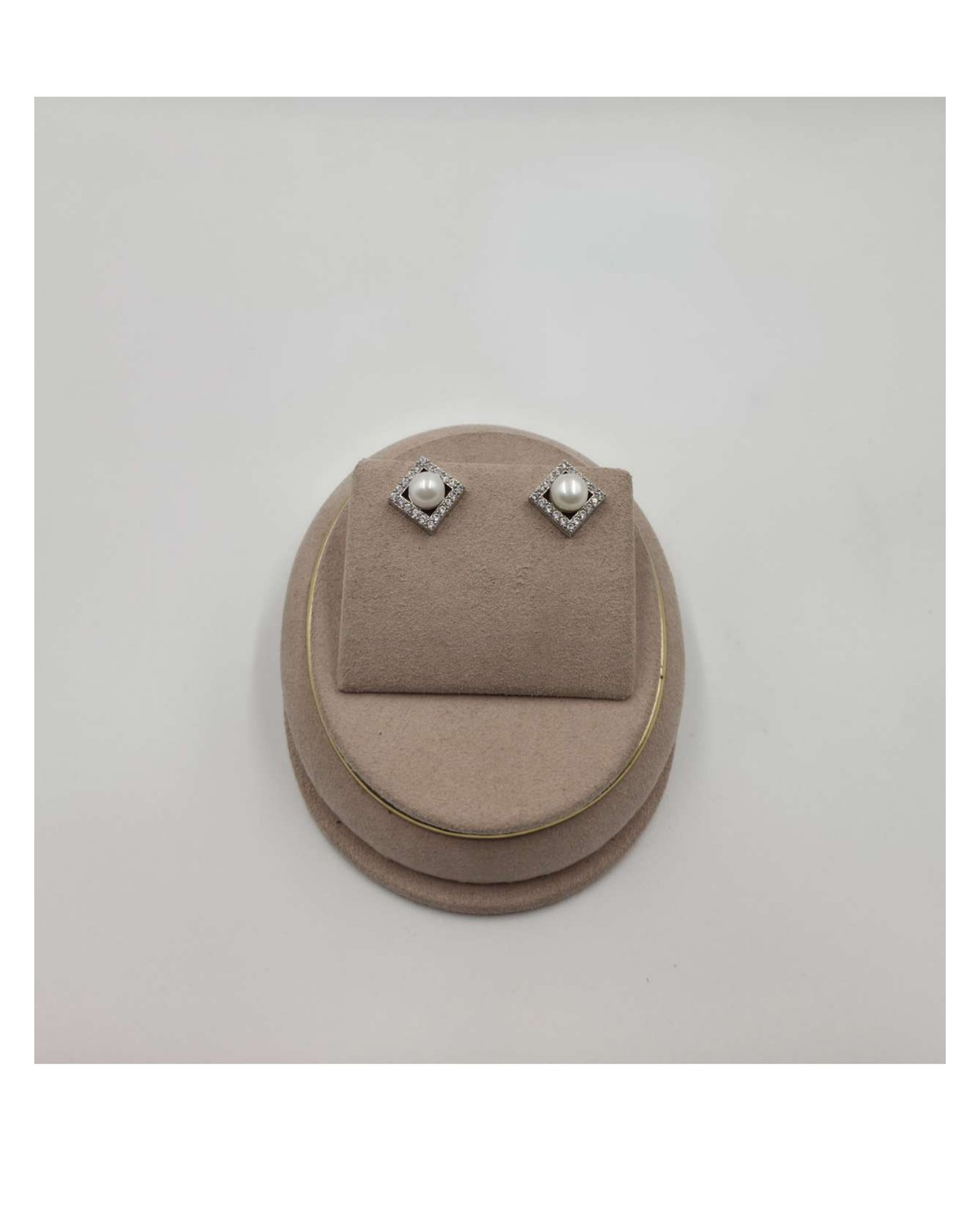 Sparkling Diamond Shape Pearl Stud Earring