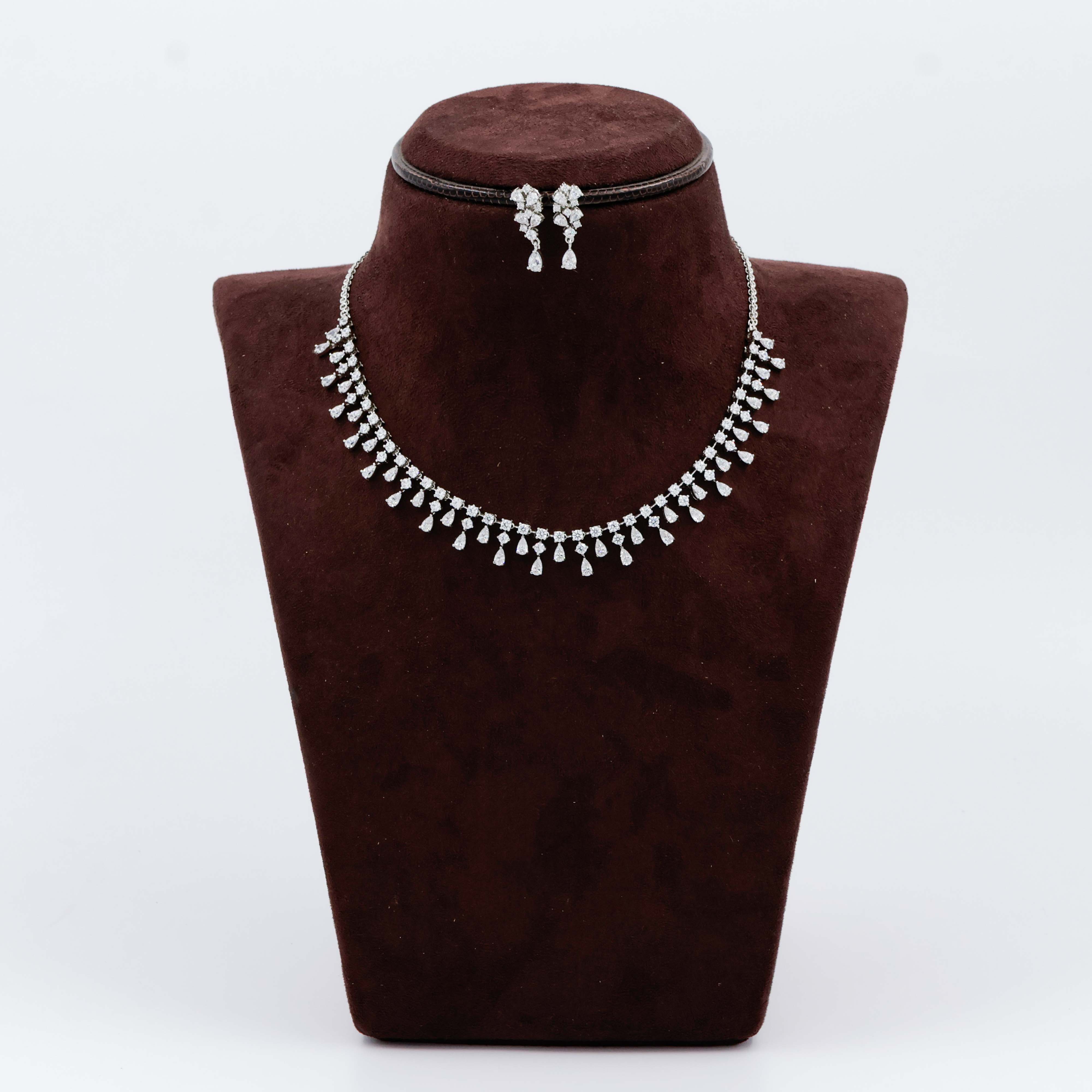 Graceful Leaf Motif Diamond Necklace Set - 