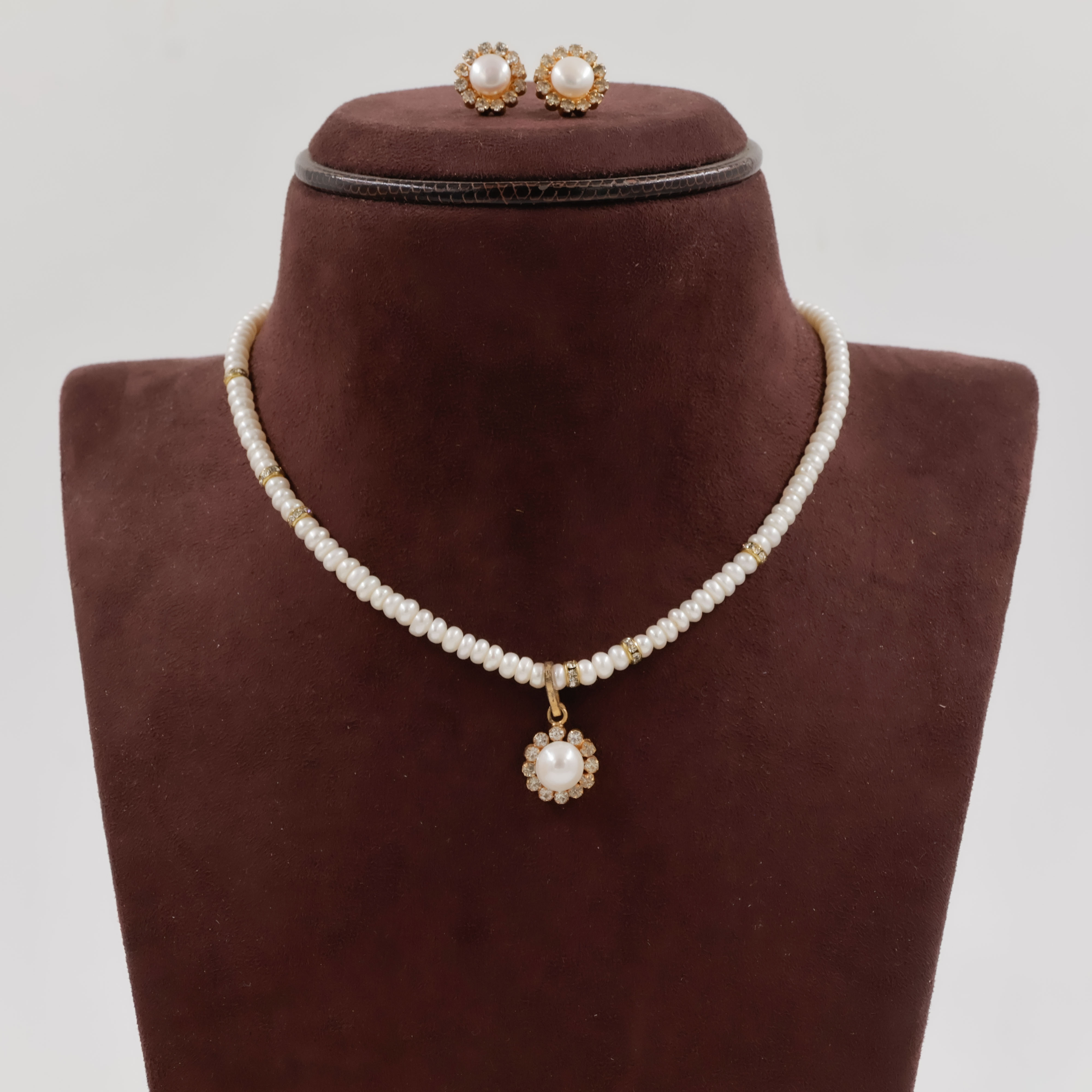 Pearls Necklace Set - 