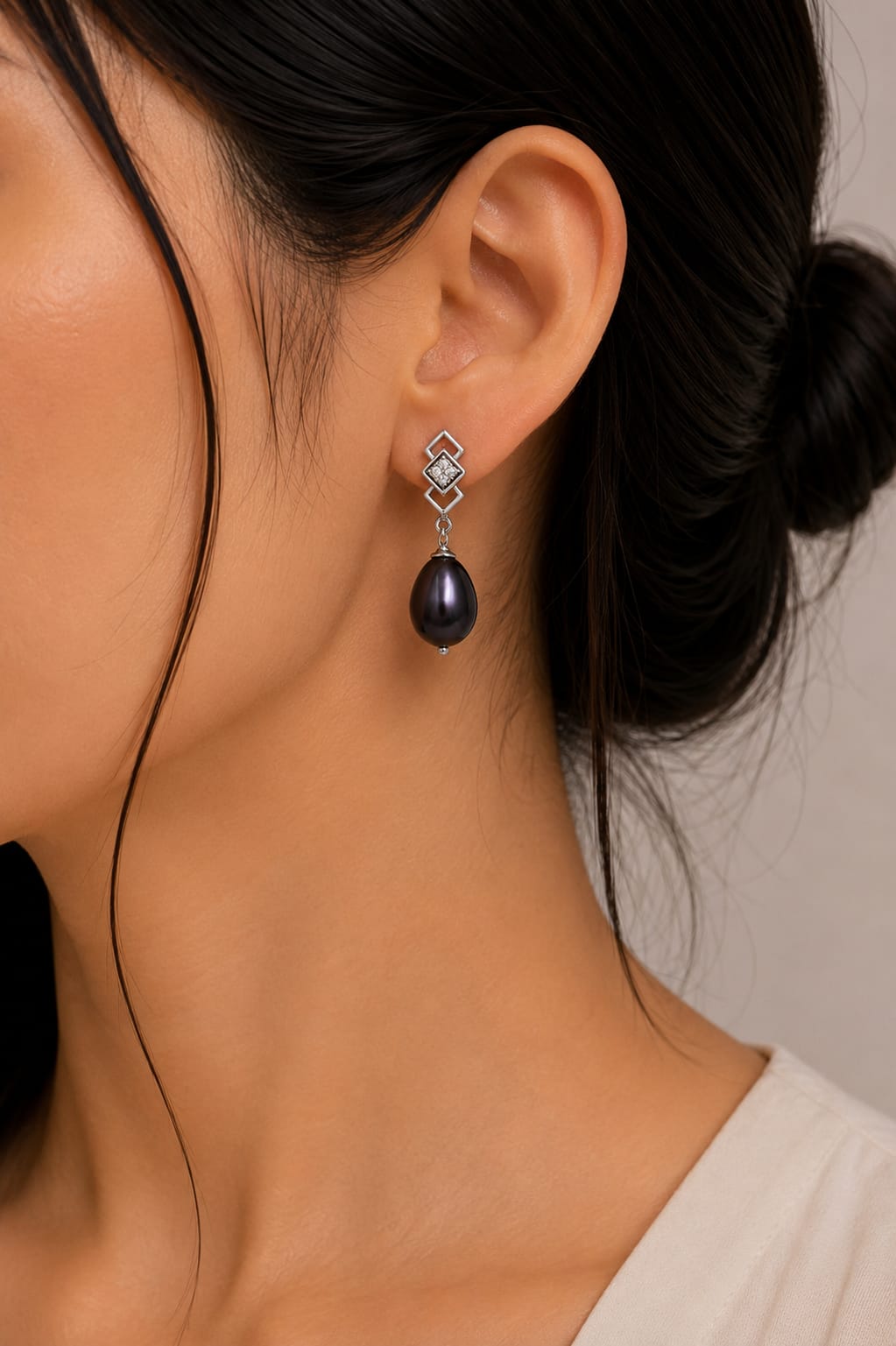 Midnight Pearl Luxe Drop Earrings