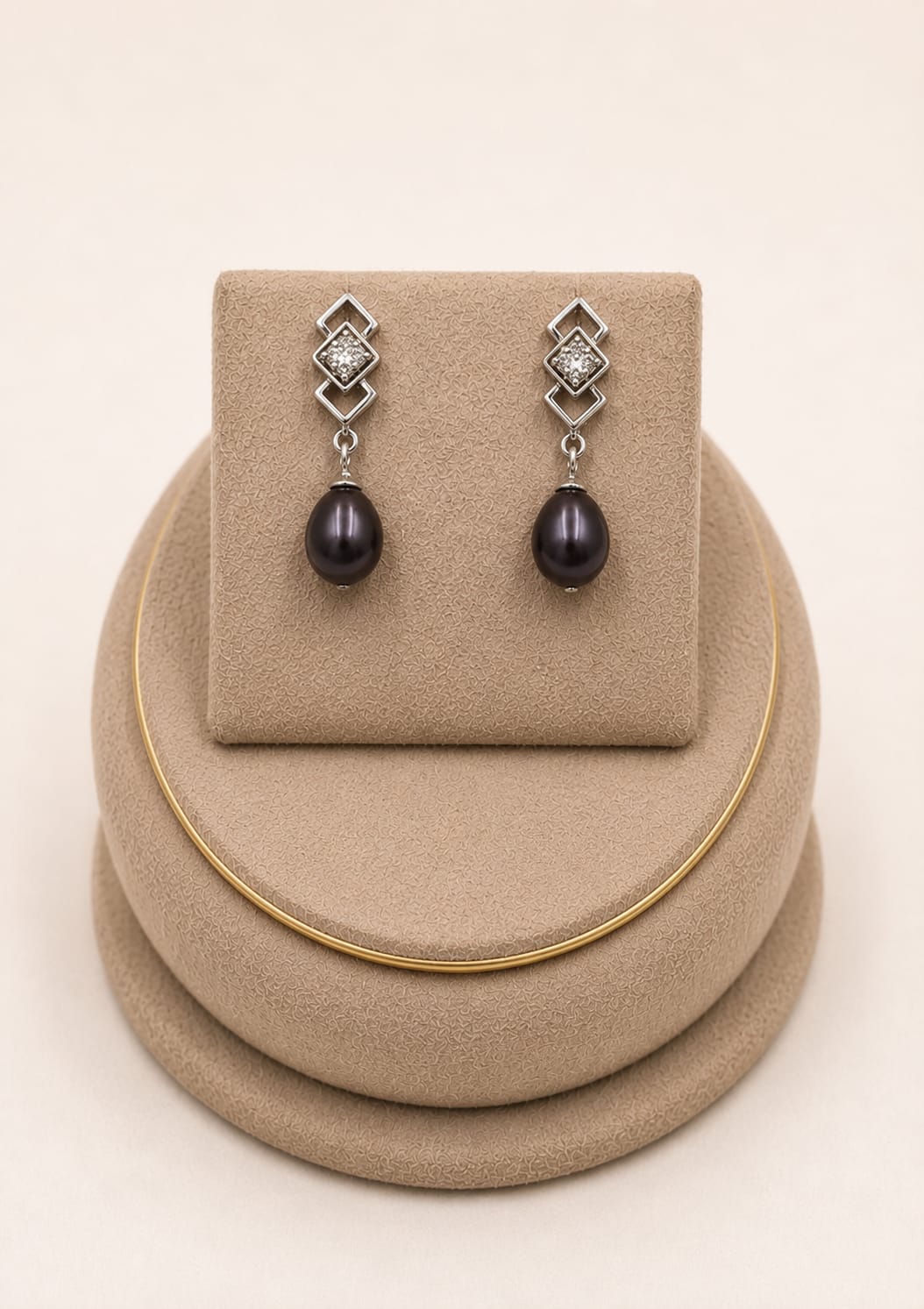 Midnight Pearl Luxe Drop Earrings