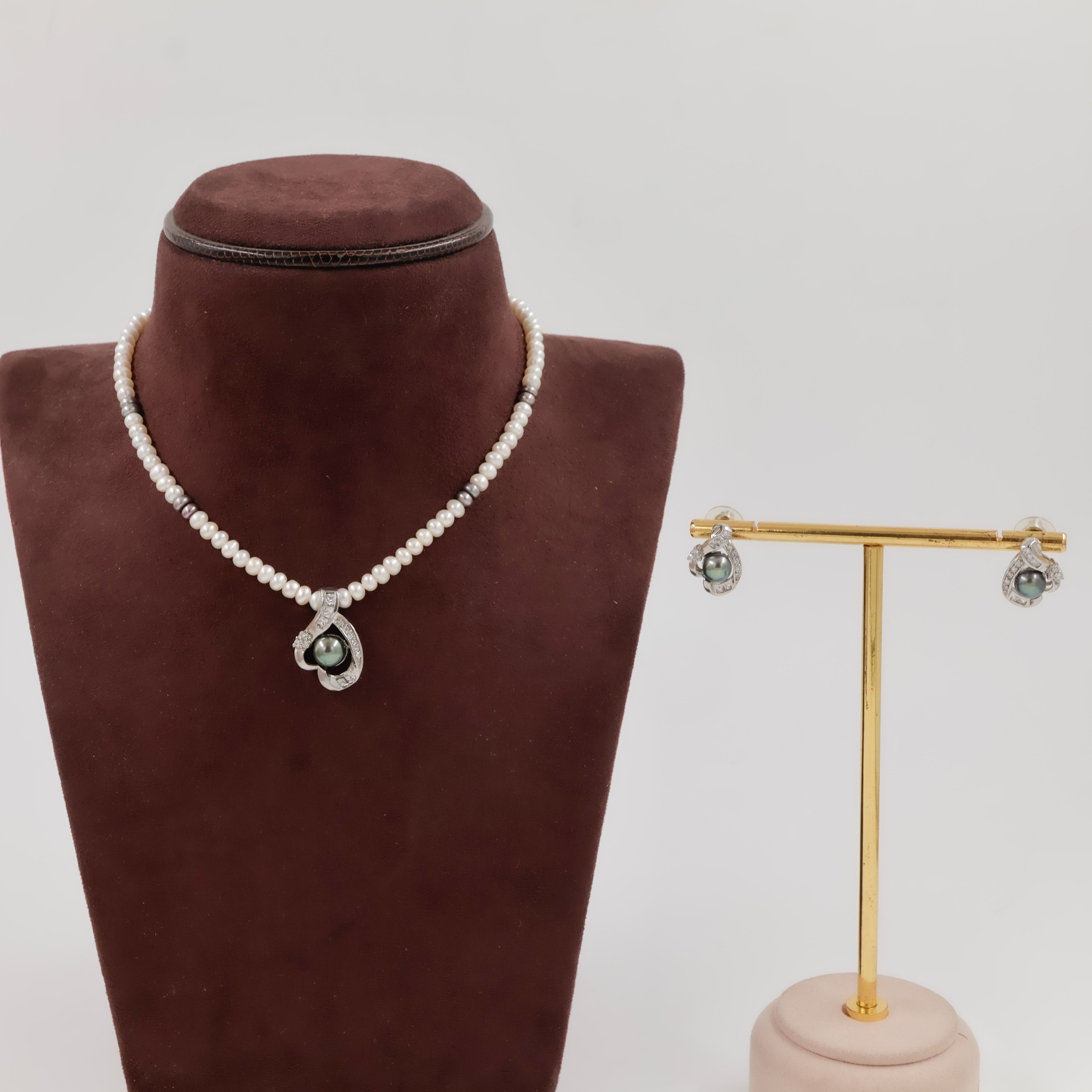 Pearls Necklace Set