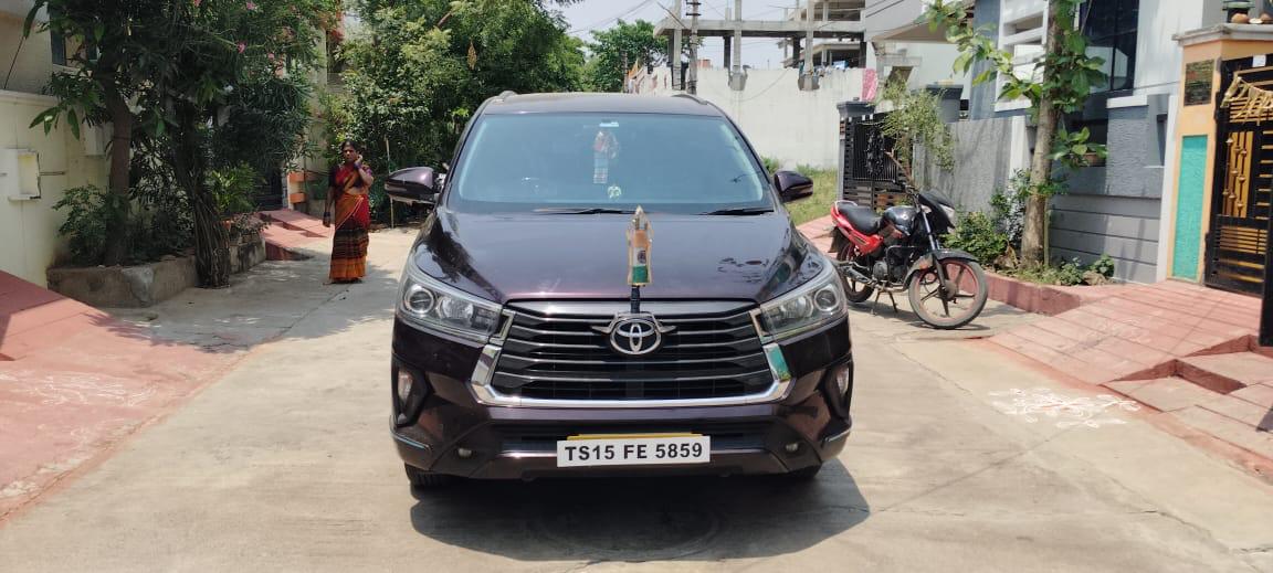 TOYOTA INNOVA CRYSTA