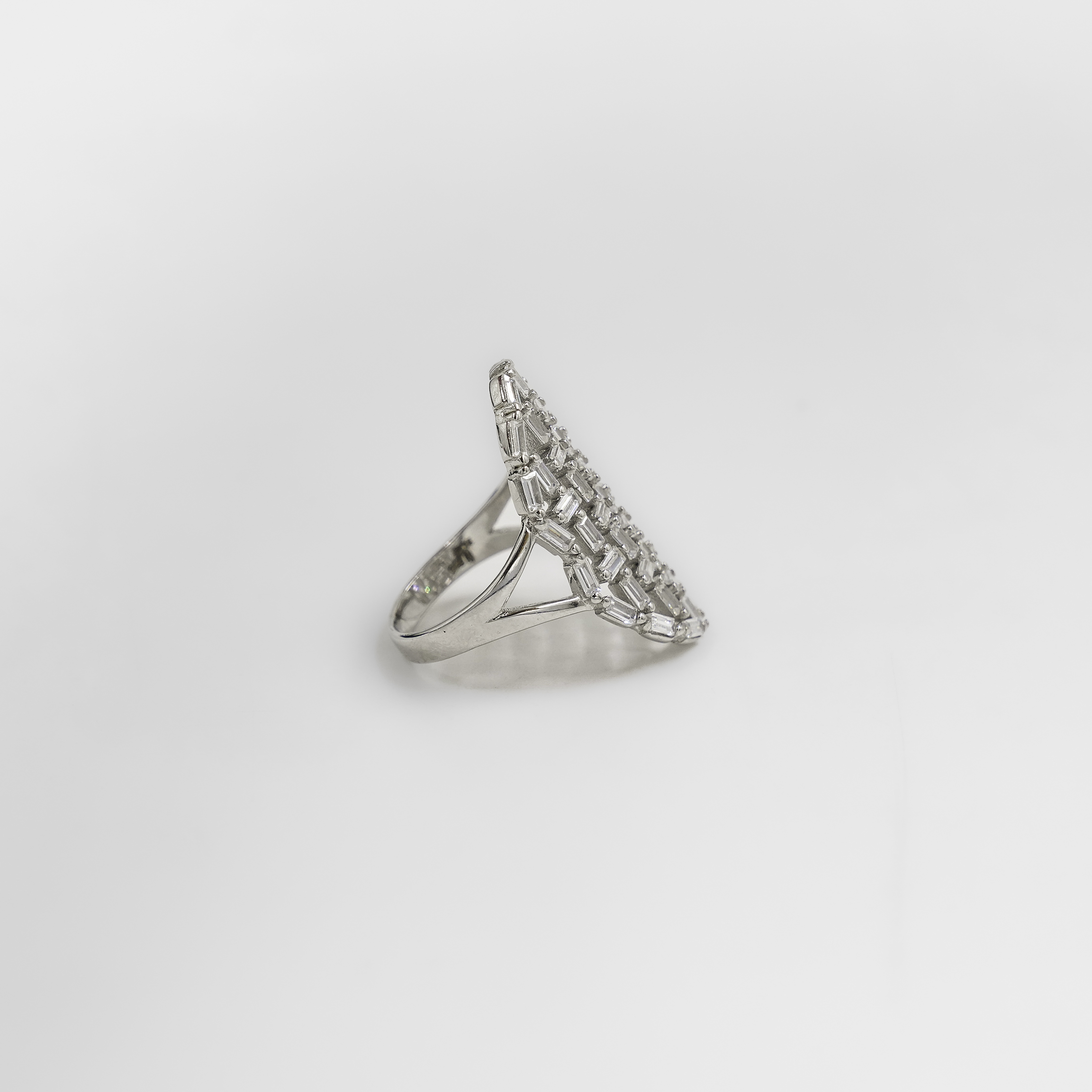 Raag Silver Jewellery - Silver Oval-Shaped Sterling Silver Ring With