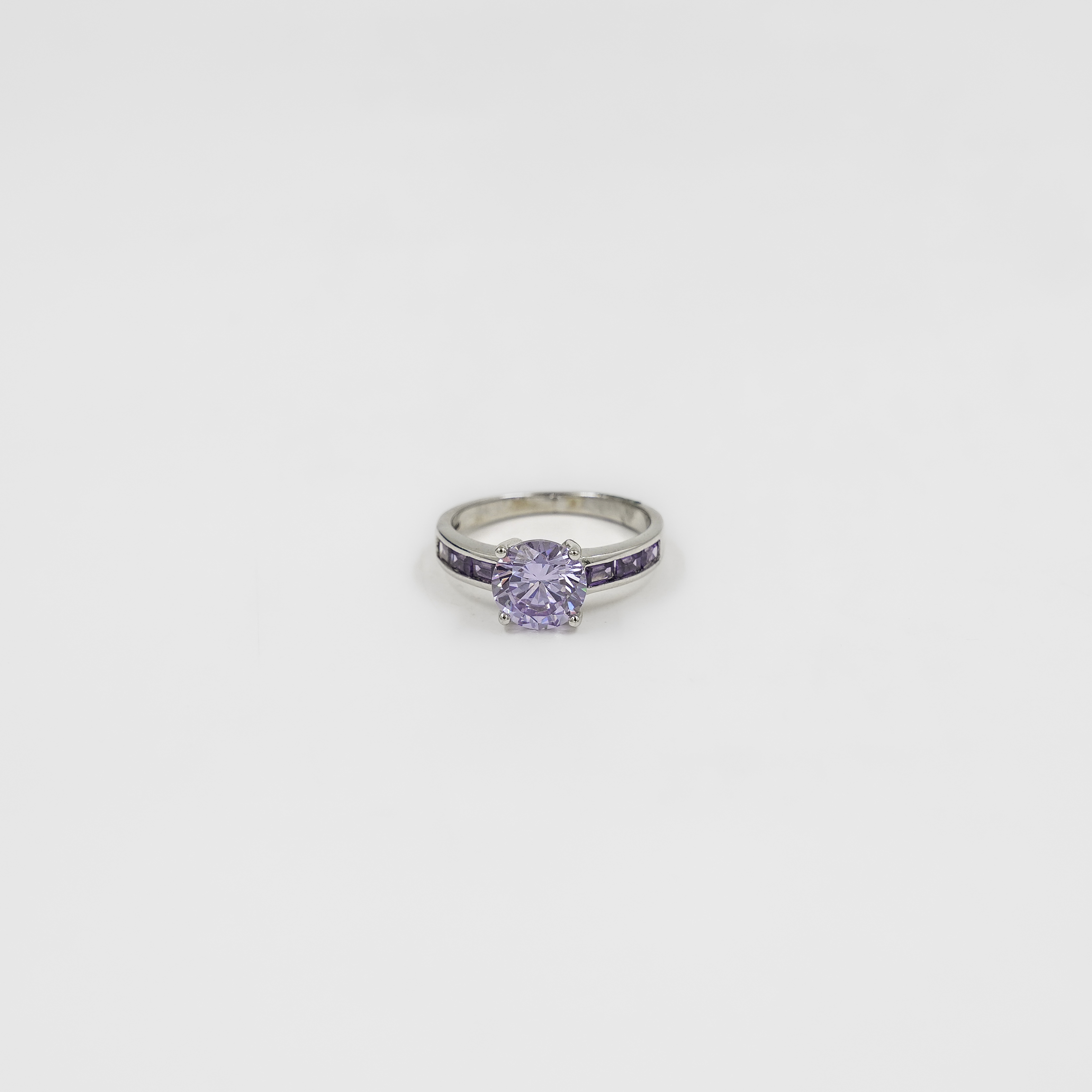 Elegant Silver Ring With Amethyst Gemstone