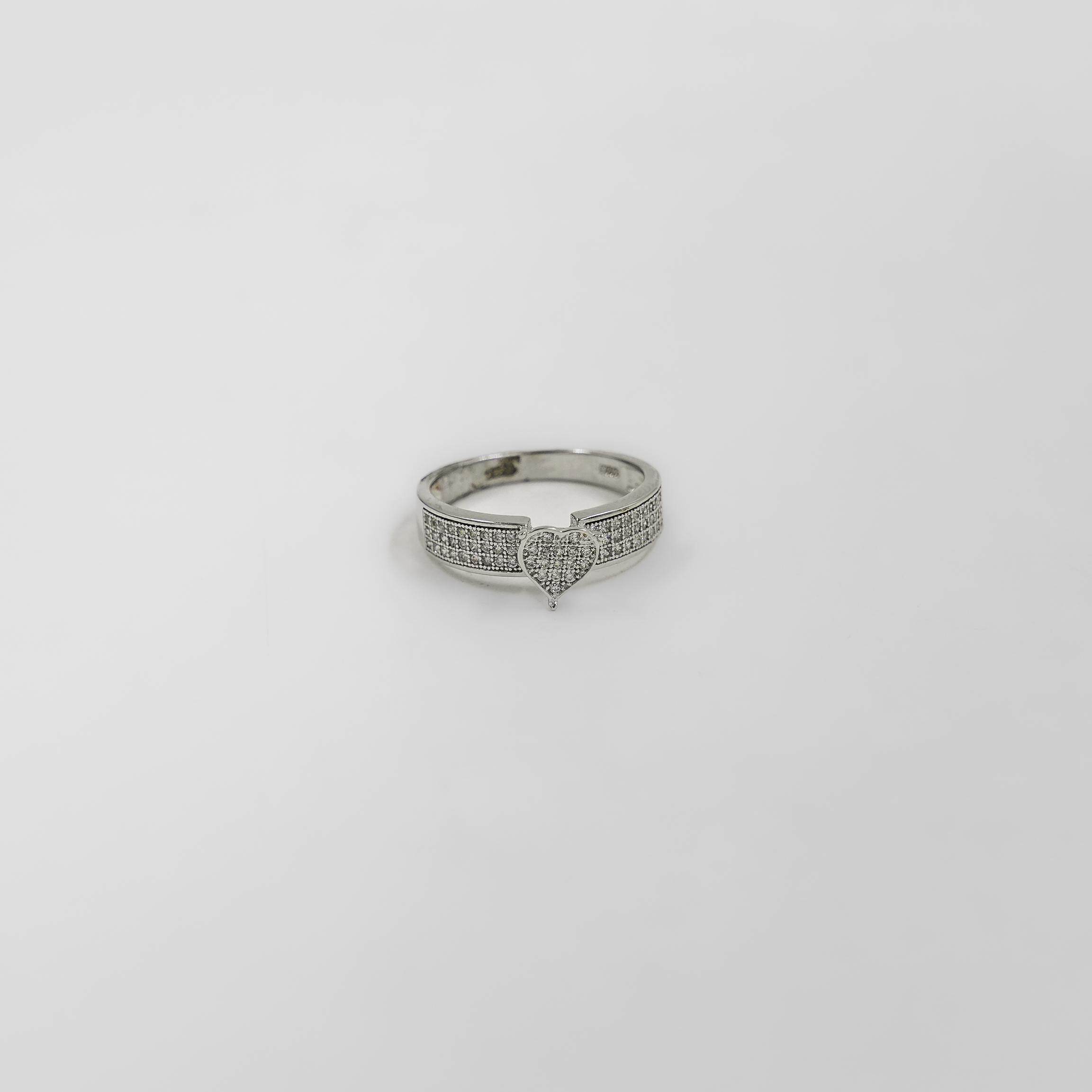 Elegant Silver Heart Ring Accessory