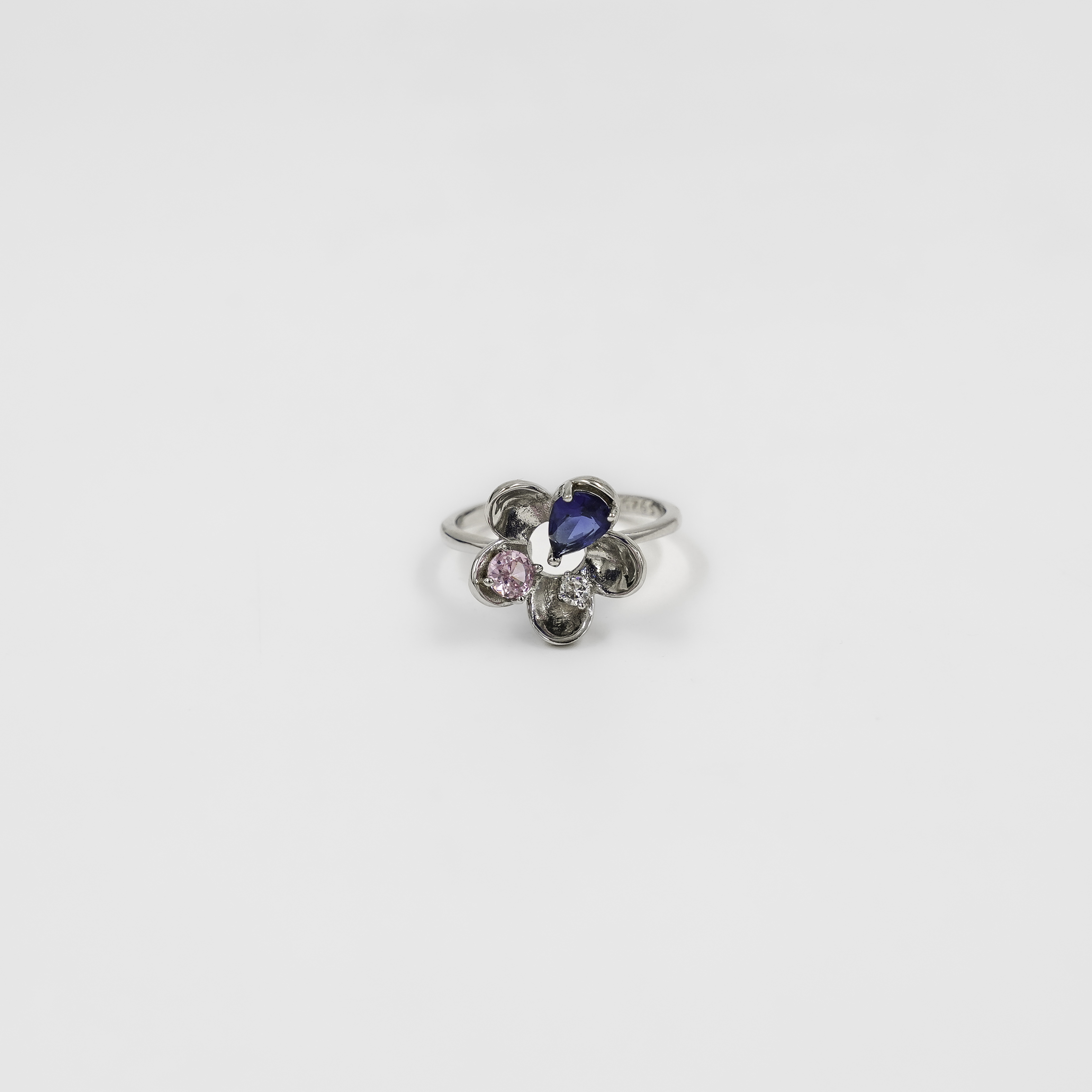 Elegant Sterling Silver Floral Ring With