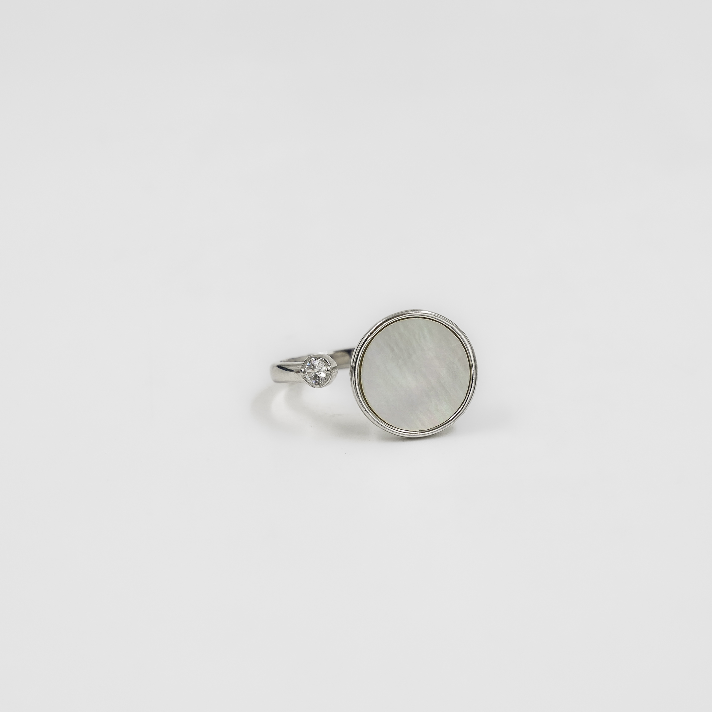 Elegant Silver Mother Of Pearl Ring