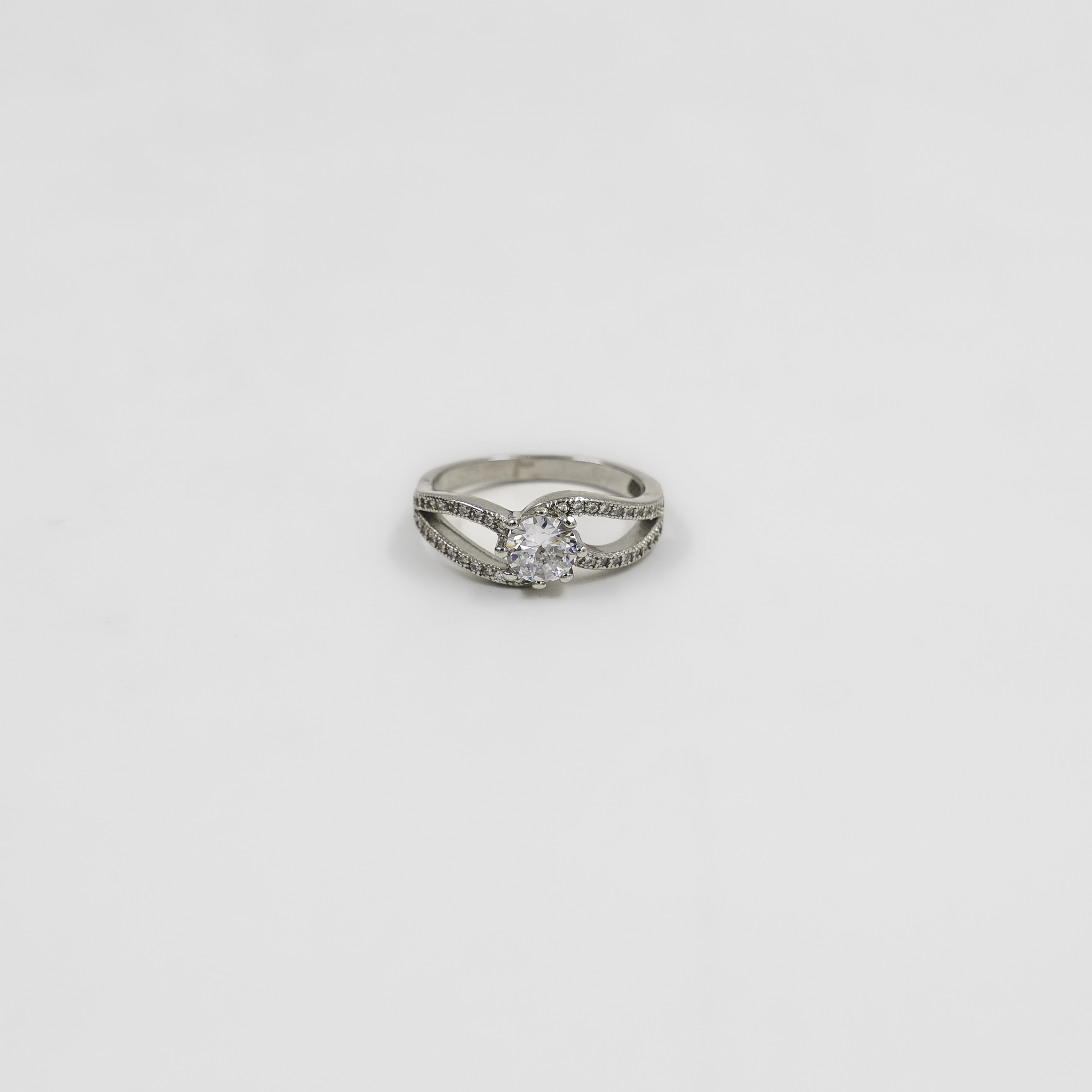 Elegant Silver Ring With Sparkling Cubic