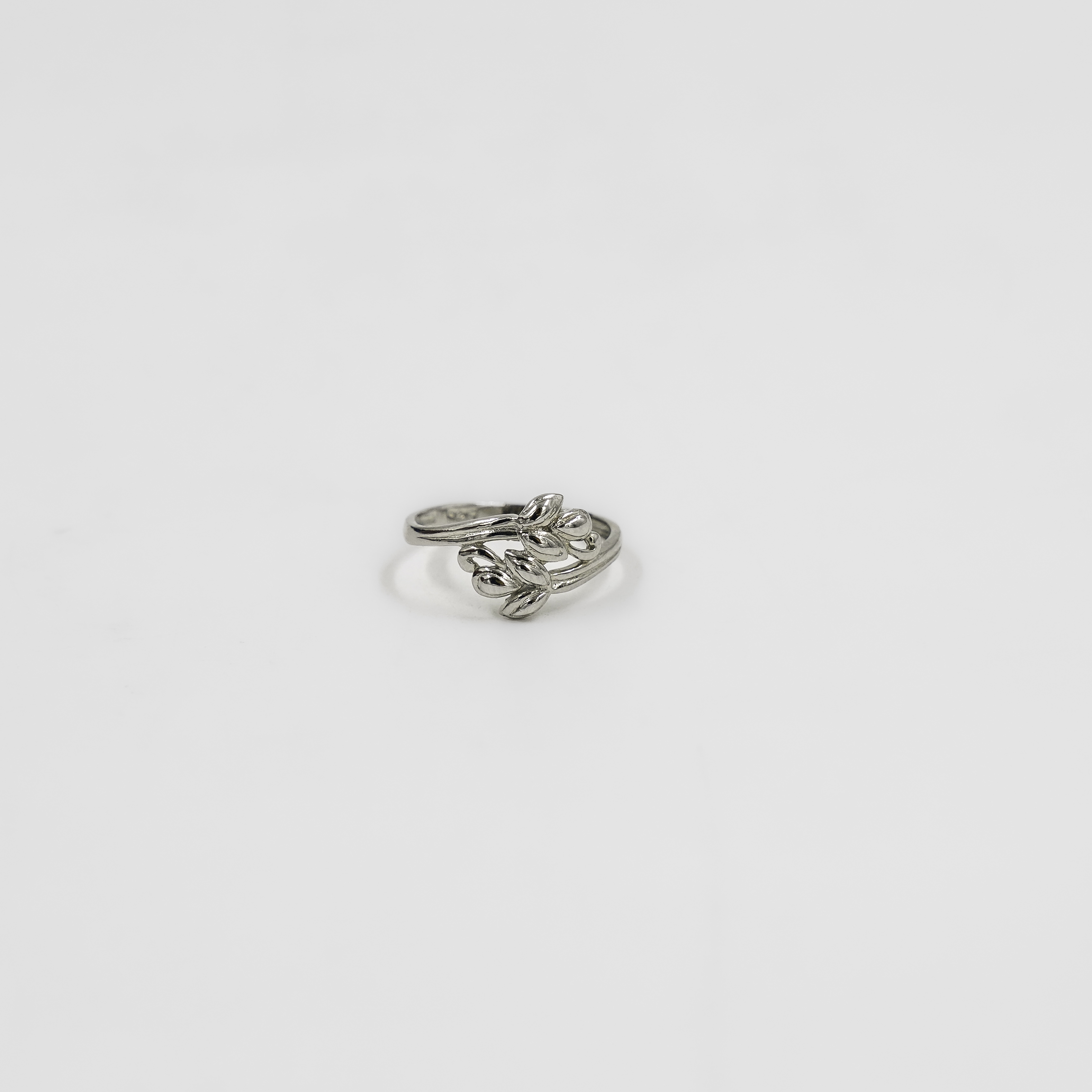 Elegant Silver Floral Ring For Women