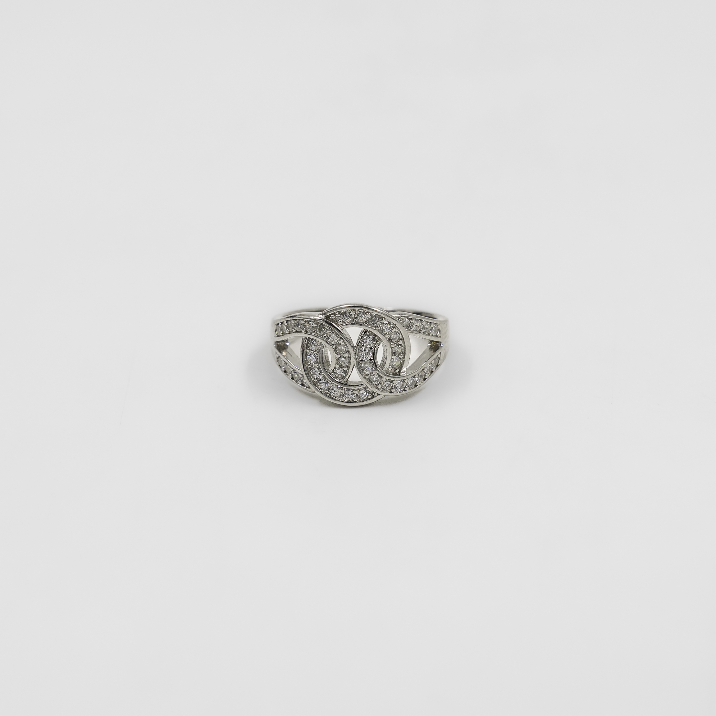 Elegant Silver Ring With Interlocking Circles
