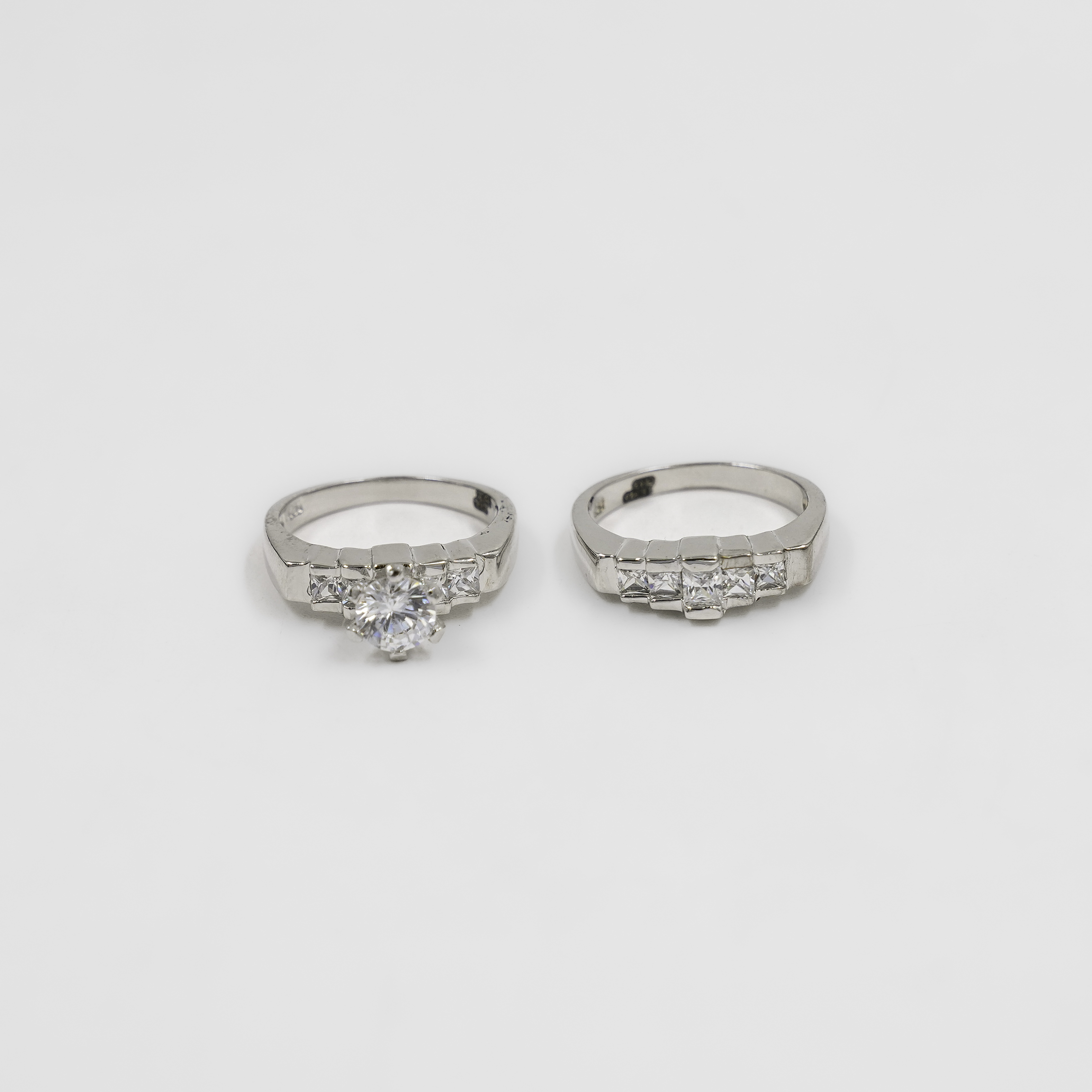 Elegant Silver Coloured Cubic Zirconia Stone