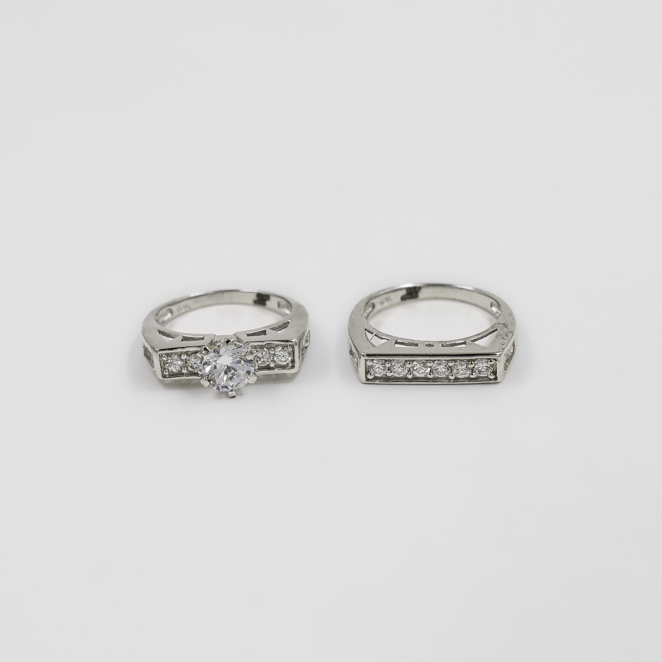 Elegant Silver Coloured Cubic Zirconia Stone