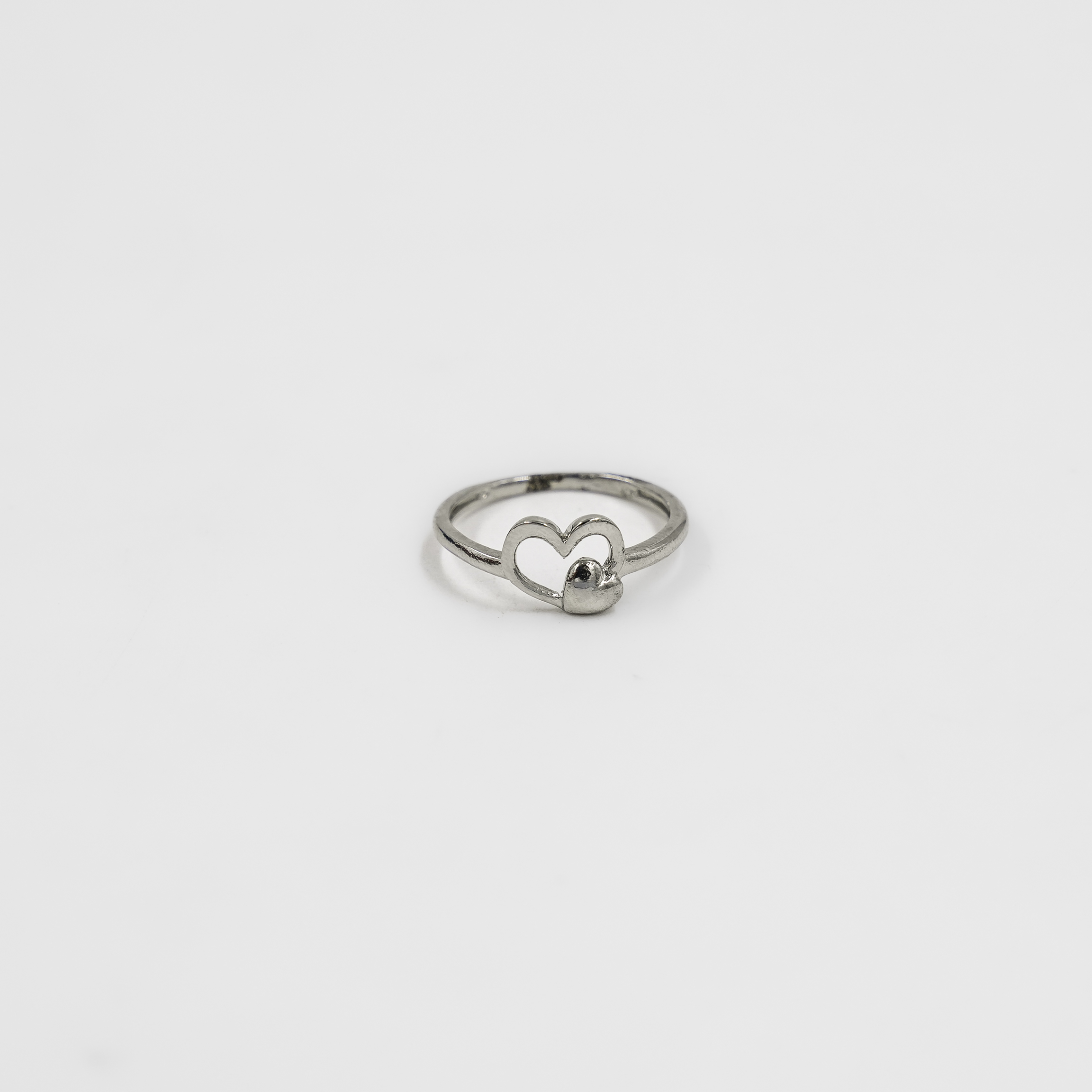 Elegant Silver Heart Ring Fashion Accessory