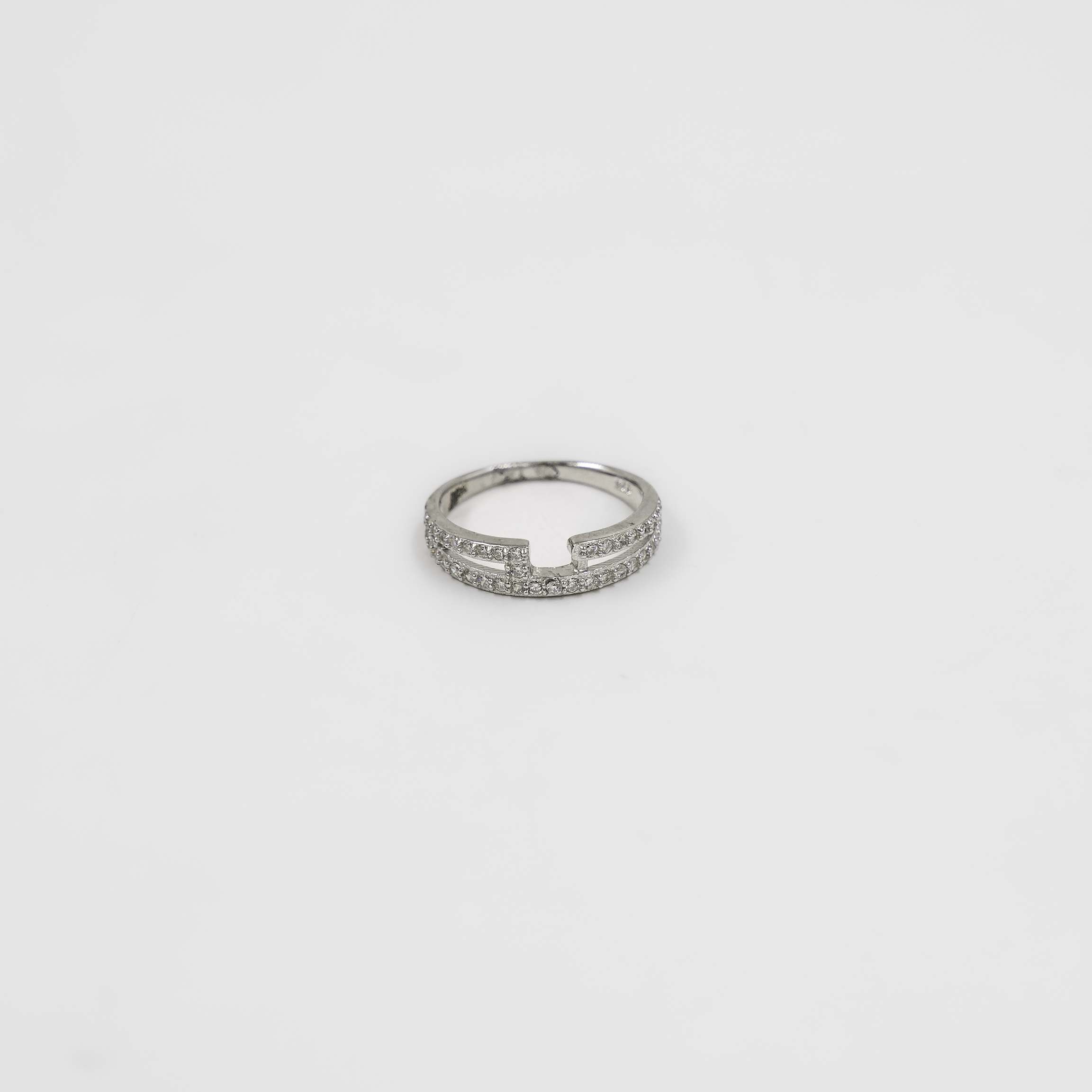 Elegant Silver Ring Cubic Zirconia Adorned