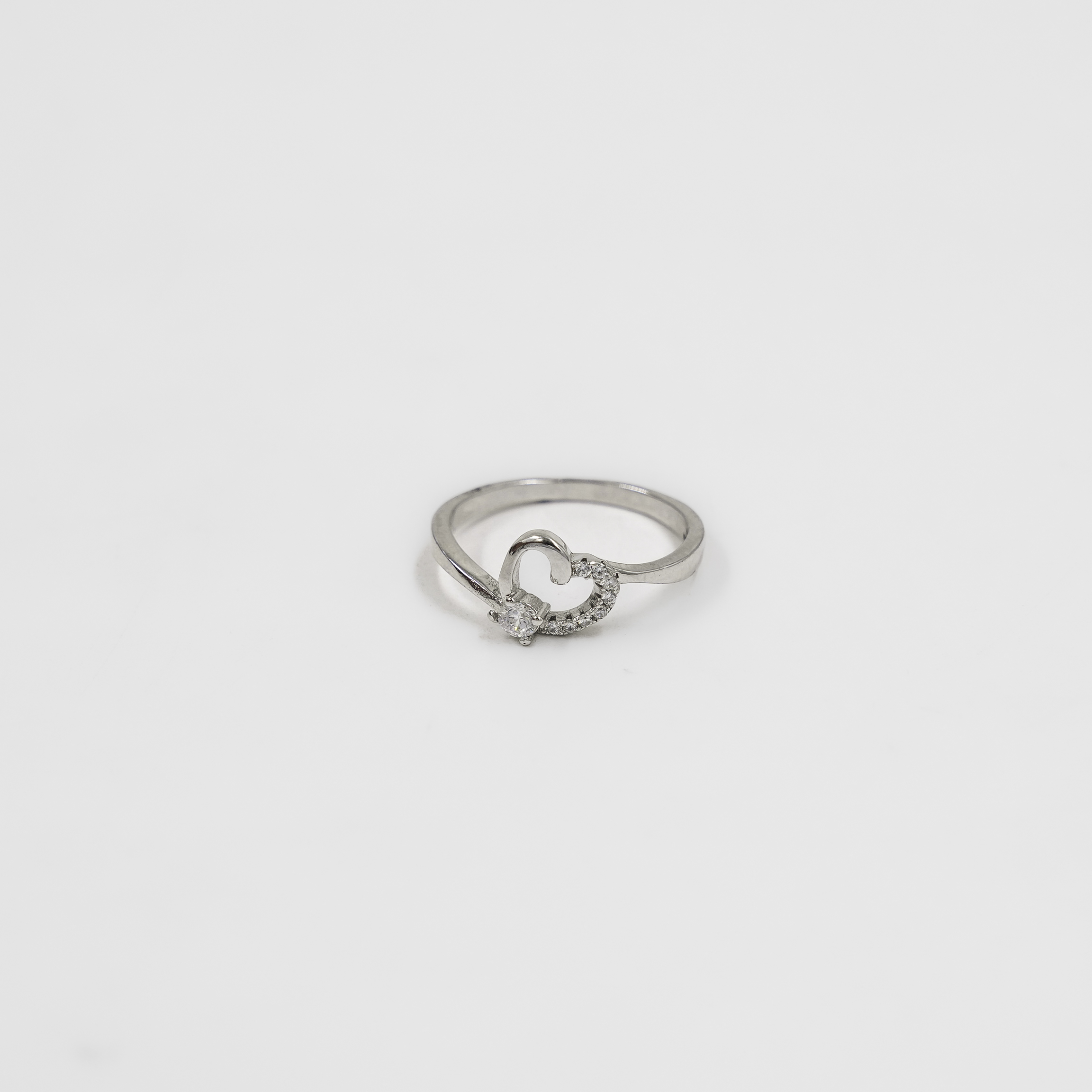 Elegant Sterling Silver Heart Shape Finger