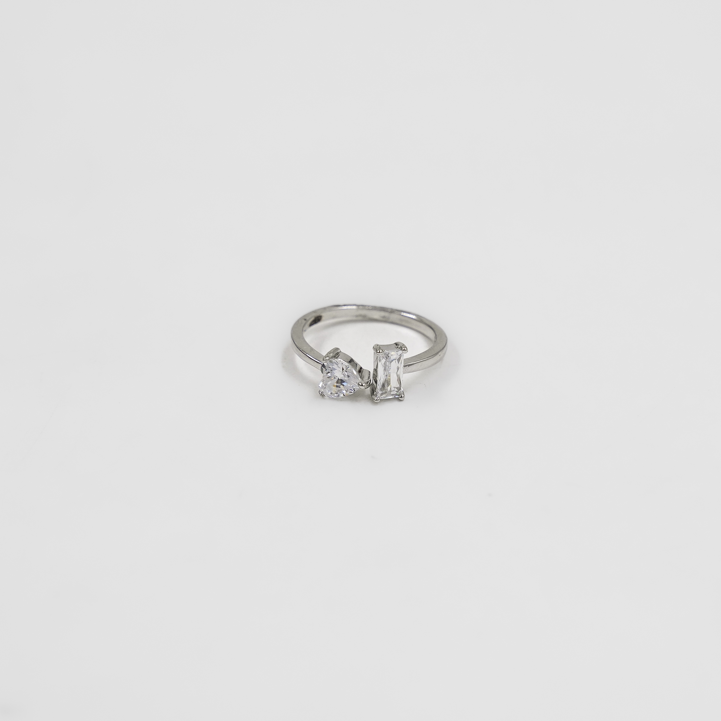 Elegant Silver Ring with Geometric