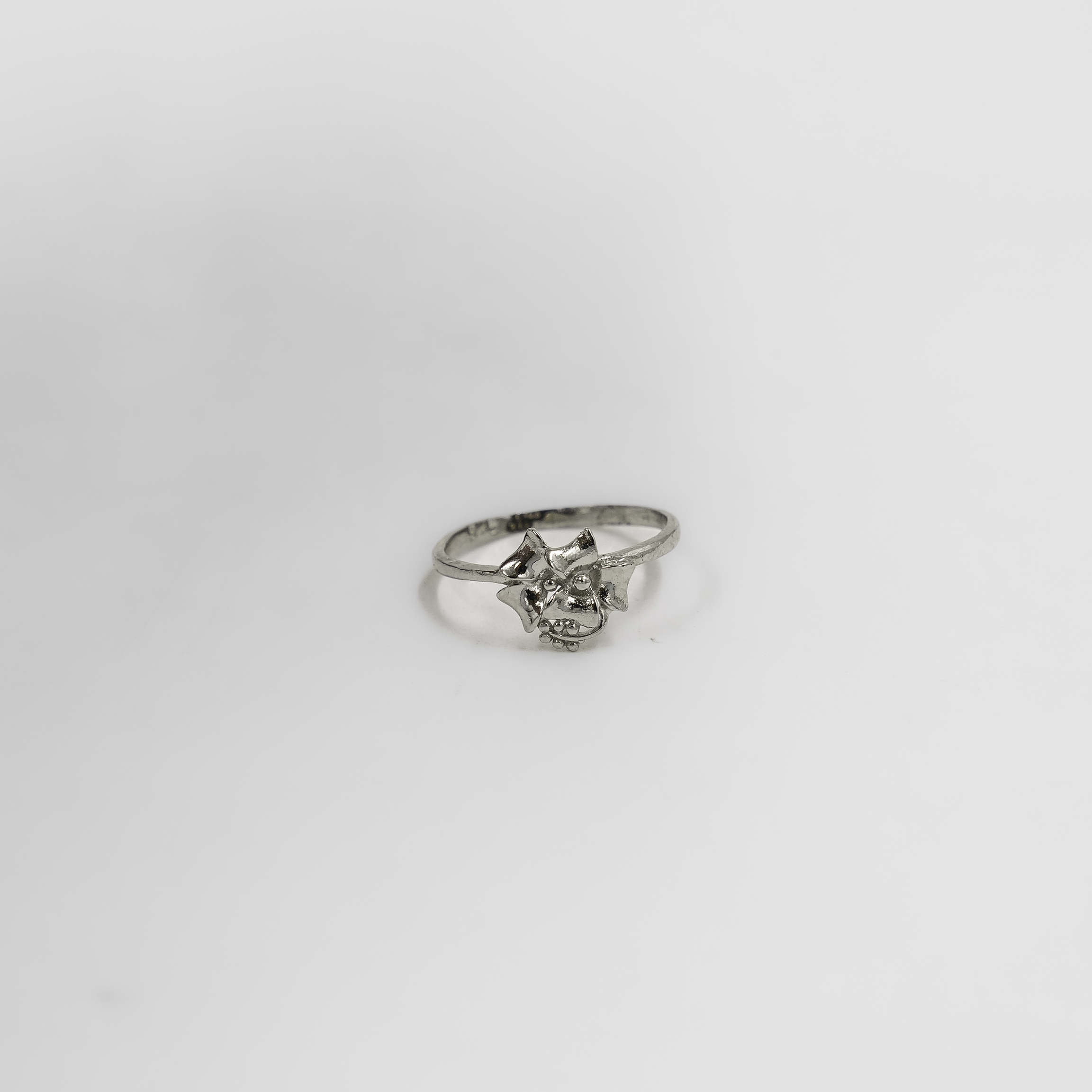 Elegant Silver Floral Ring with Delicate