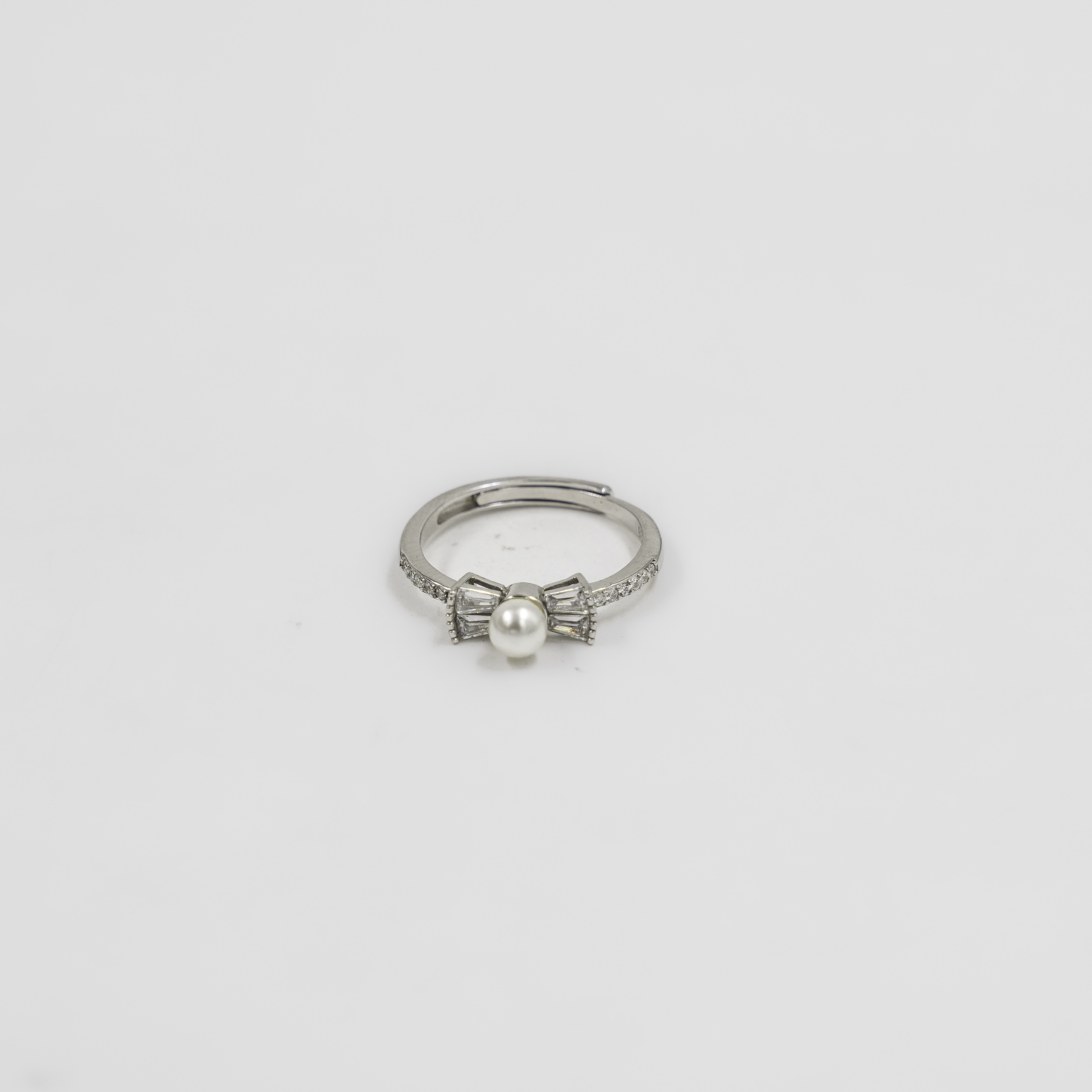 Elegant Sterling Silver Ring With Pearl