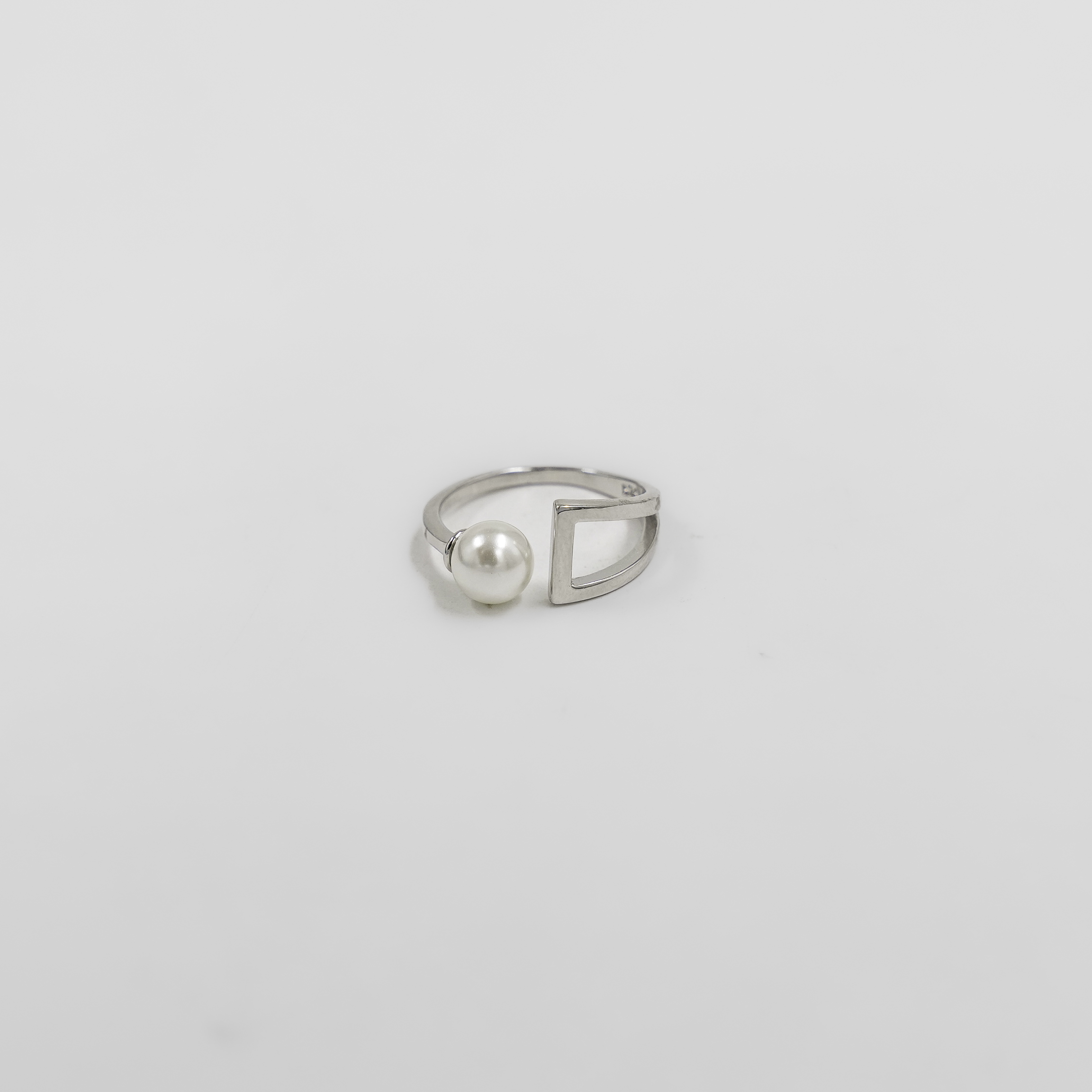 Elegant Silver Ring White Pearl Geometric