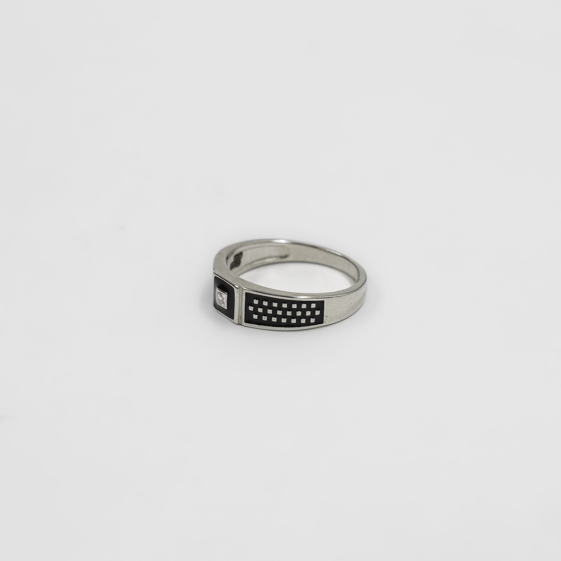 Elegant Silver Tone Patterened Ring