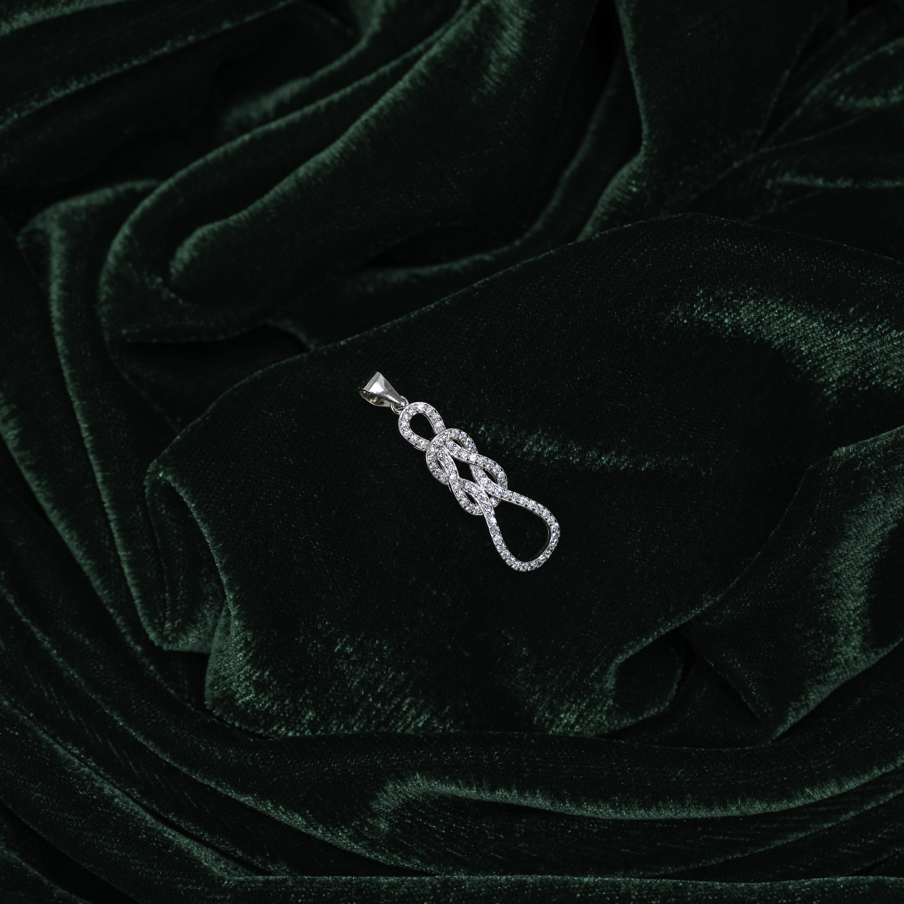 Elegant Silver Sparkling Knot Pendant Necklace