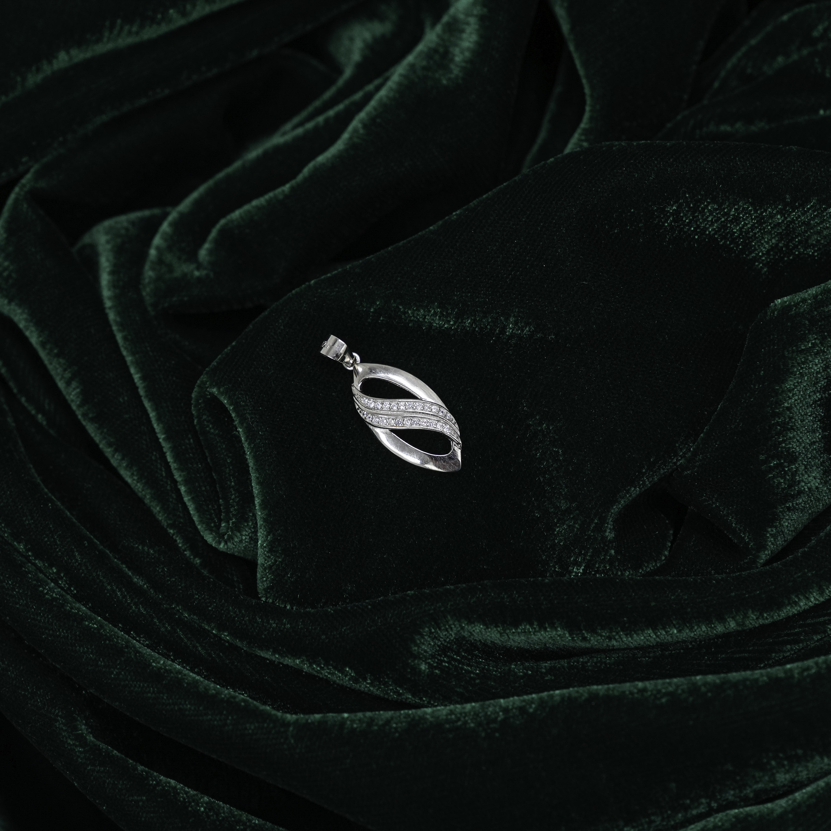 Elegant Silver Tone Pendant Necklace