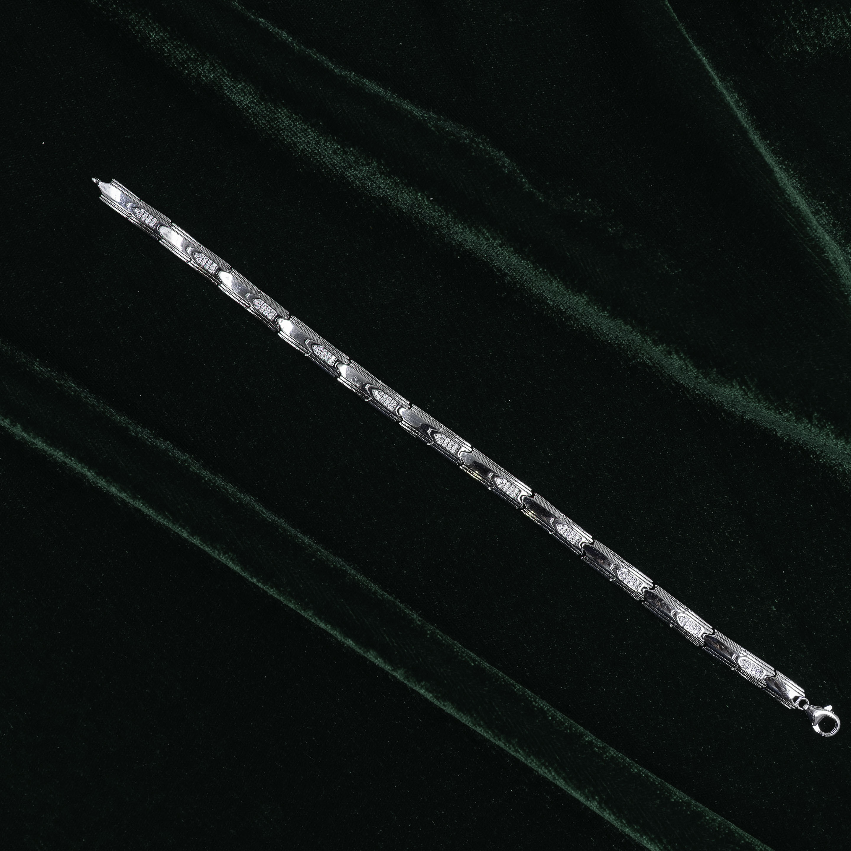 Elegant Silver Link Bracelet With Diamond