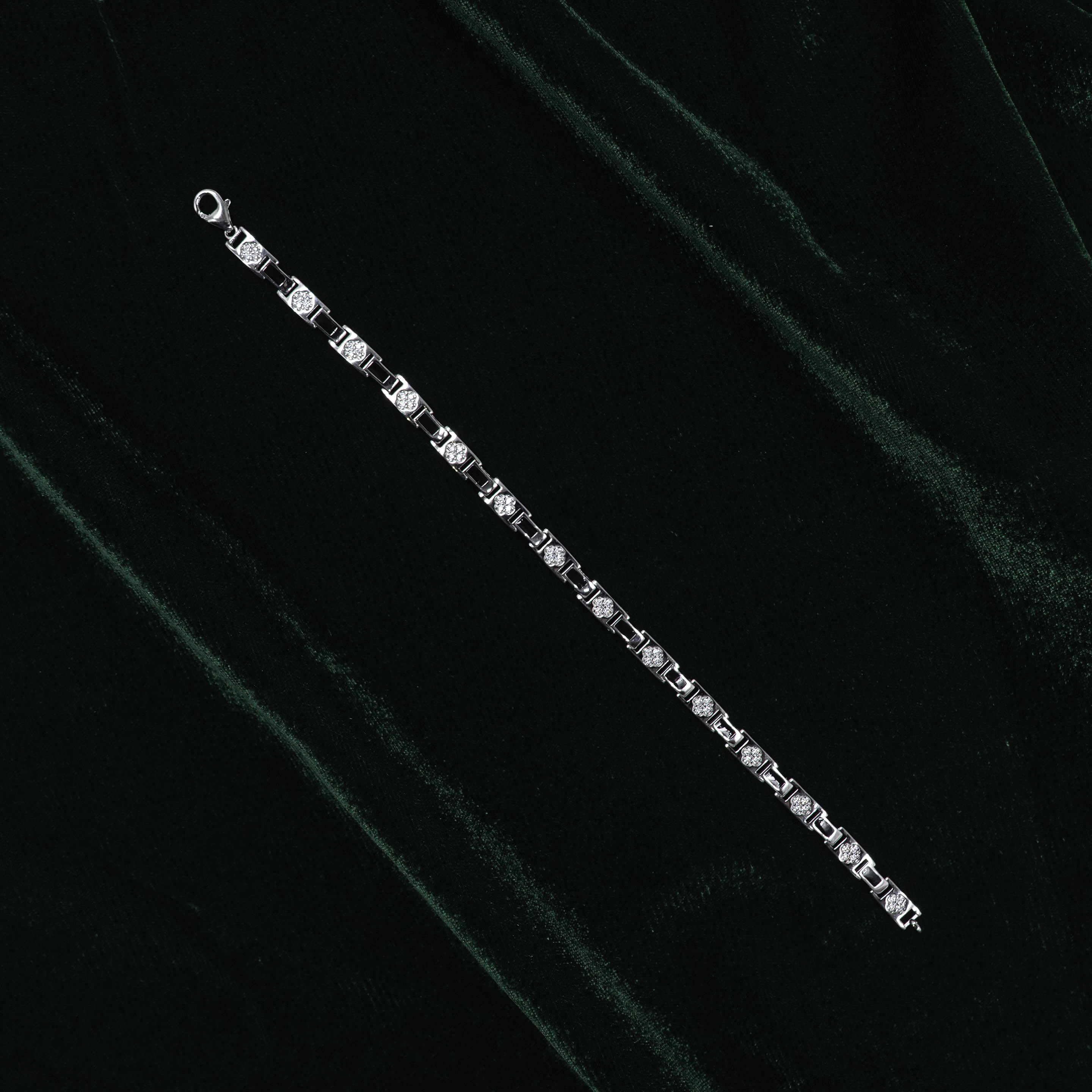 Elegant Silver Bracelet With Round Diamond