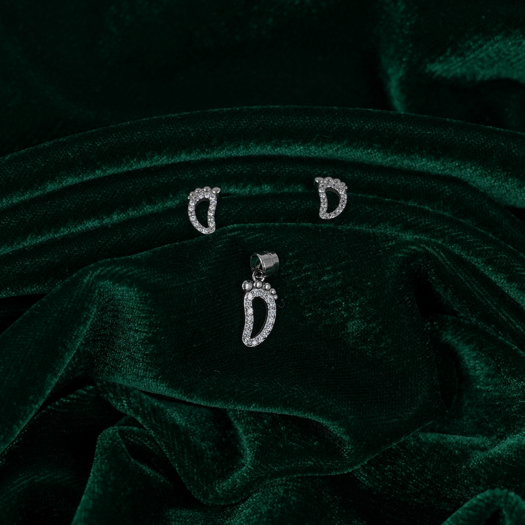 Raag Silver Jewellery - Silver Footprint Pendant