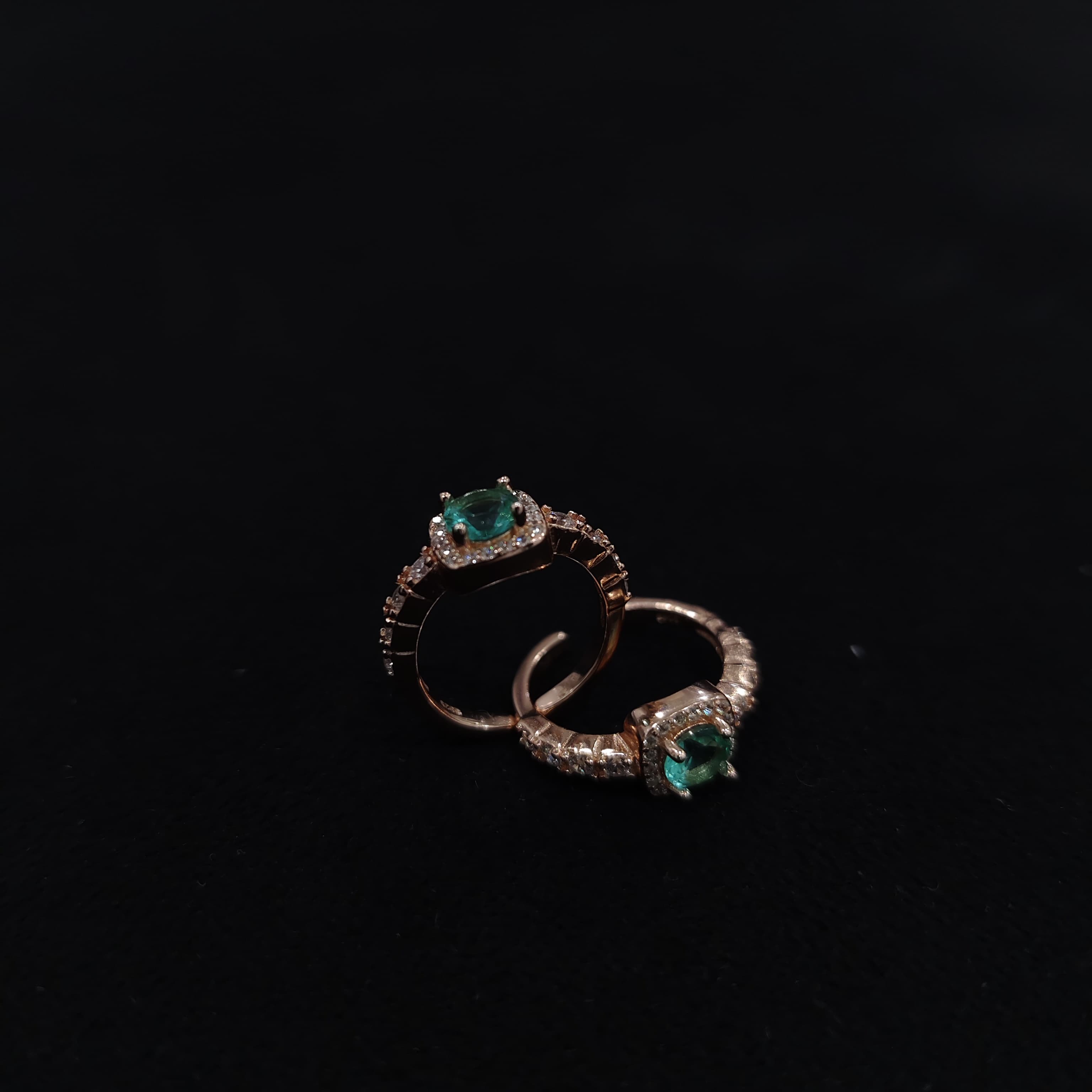 Elegant Emerald Green CZ Toe Ring in 92.5 Silver