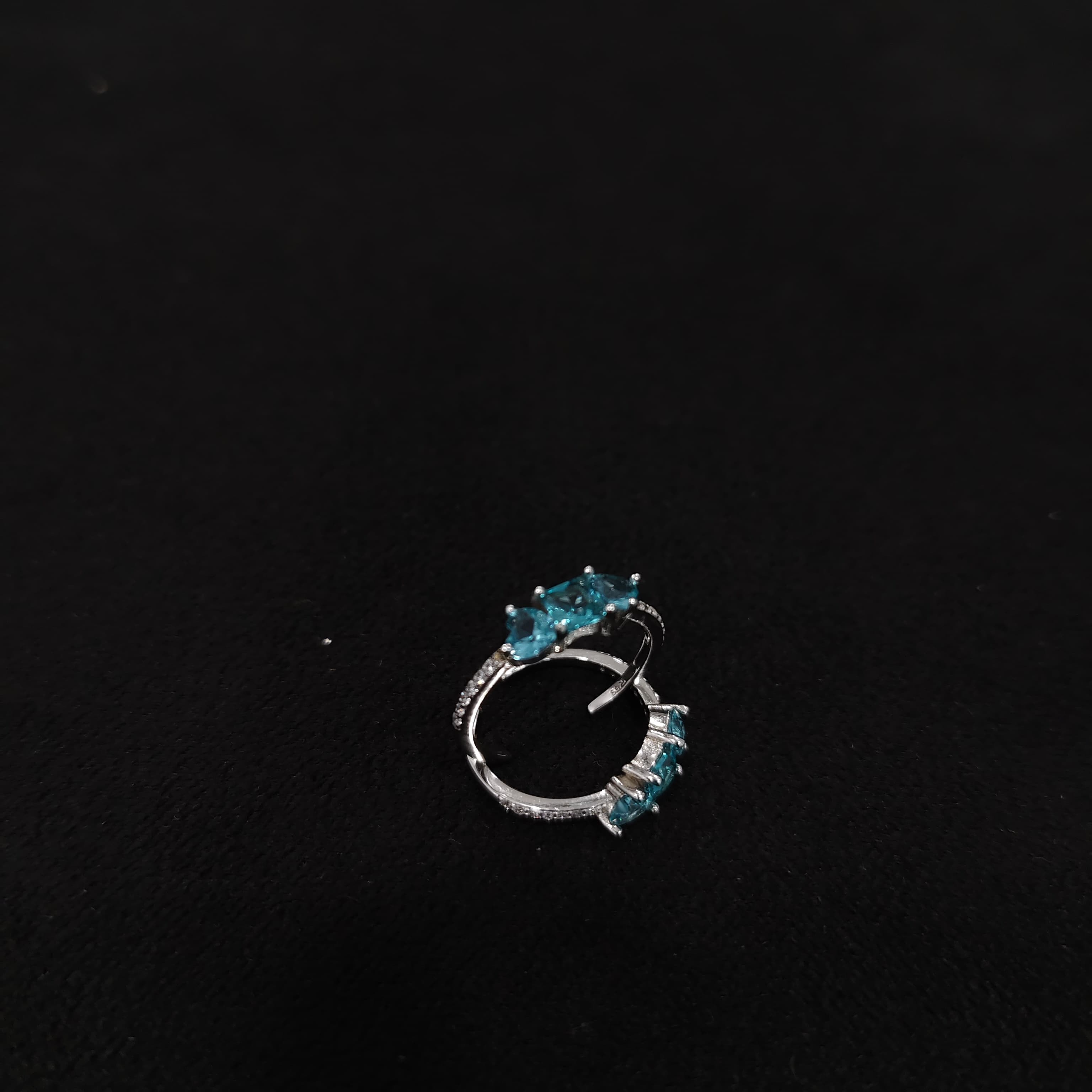 Elegant Silver Toe Ring with Blue Stone