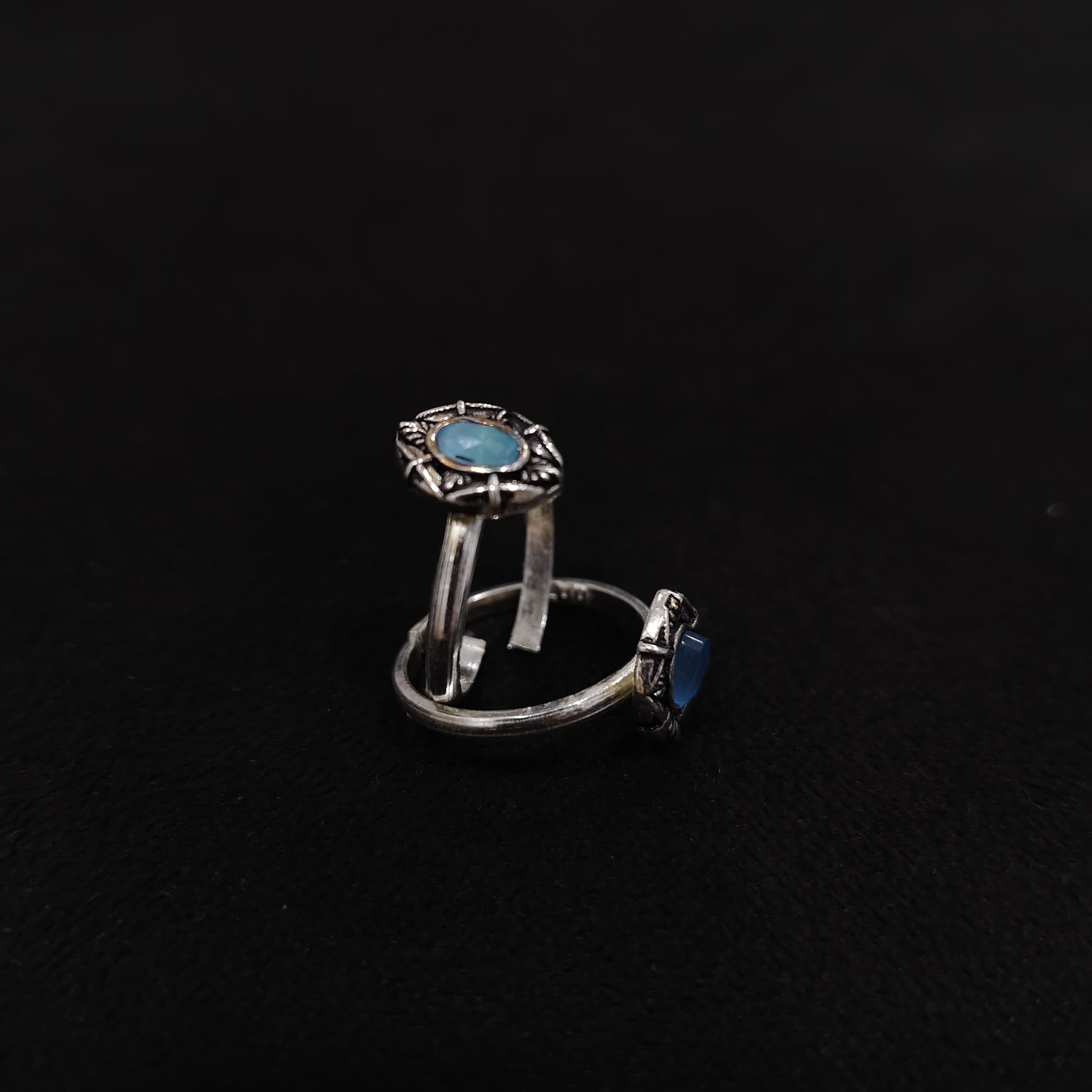Antique Floral Blue Stone Toe Ring in 92.5 Silver
