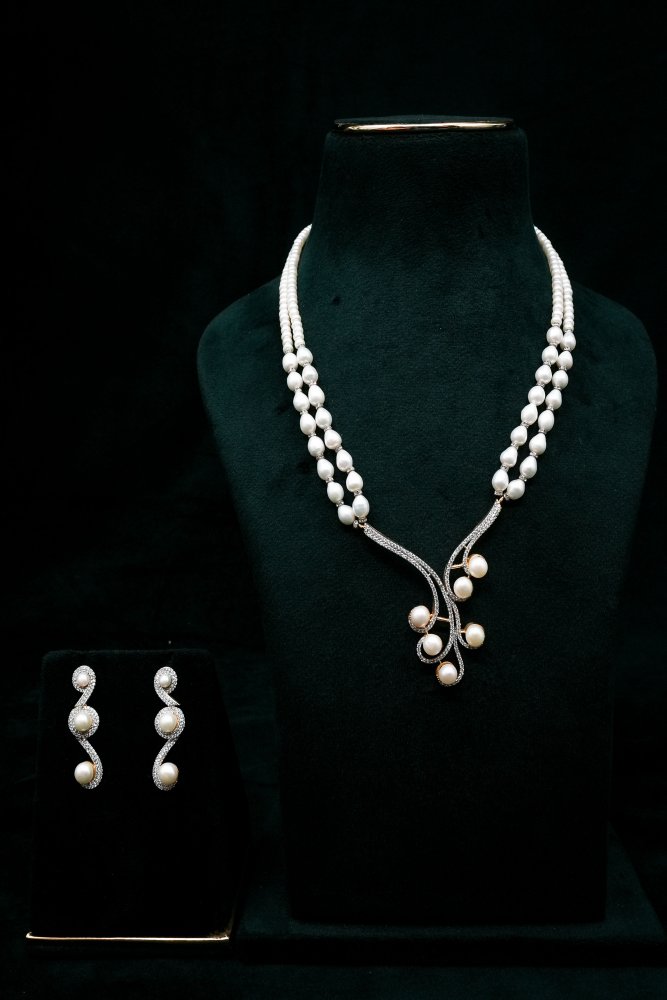 White Button Pearl Necklace Set