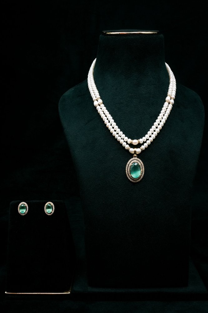 Pearl Green Pendant Set
