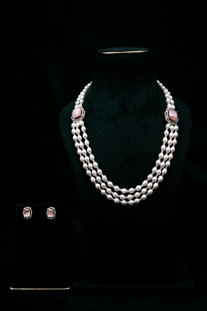 Triple Pearl Necklace Set