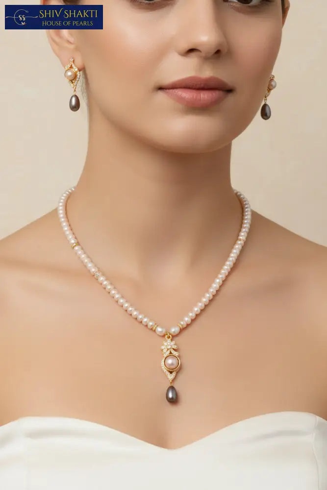 Beautiful Korean Pearl Necklace