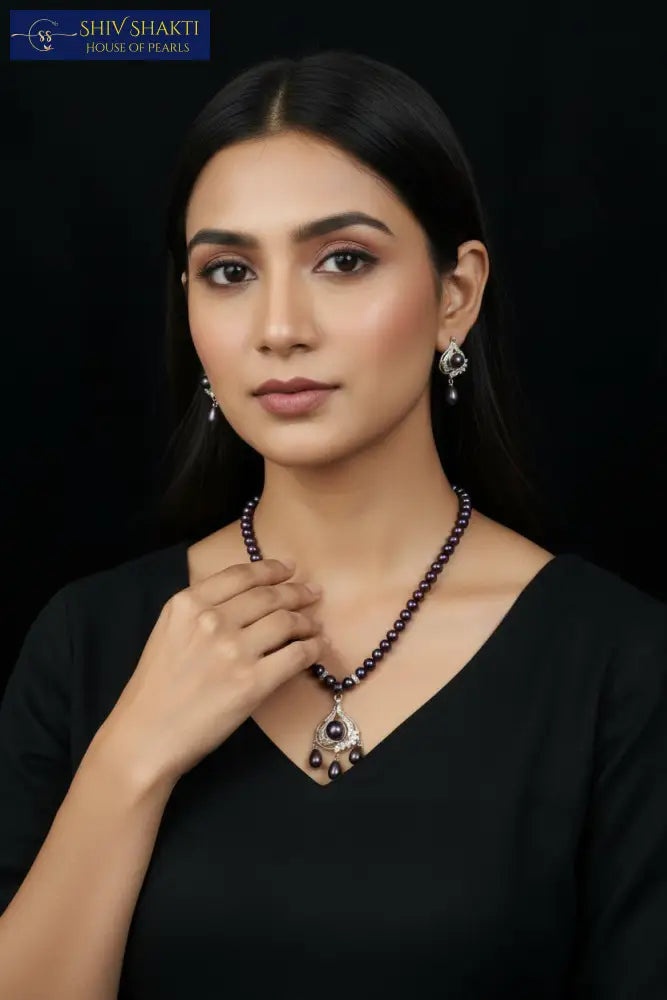 Black Classic Pearl Necklace